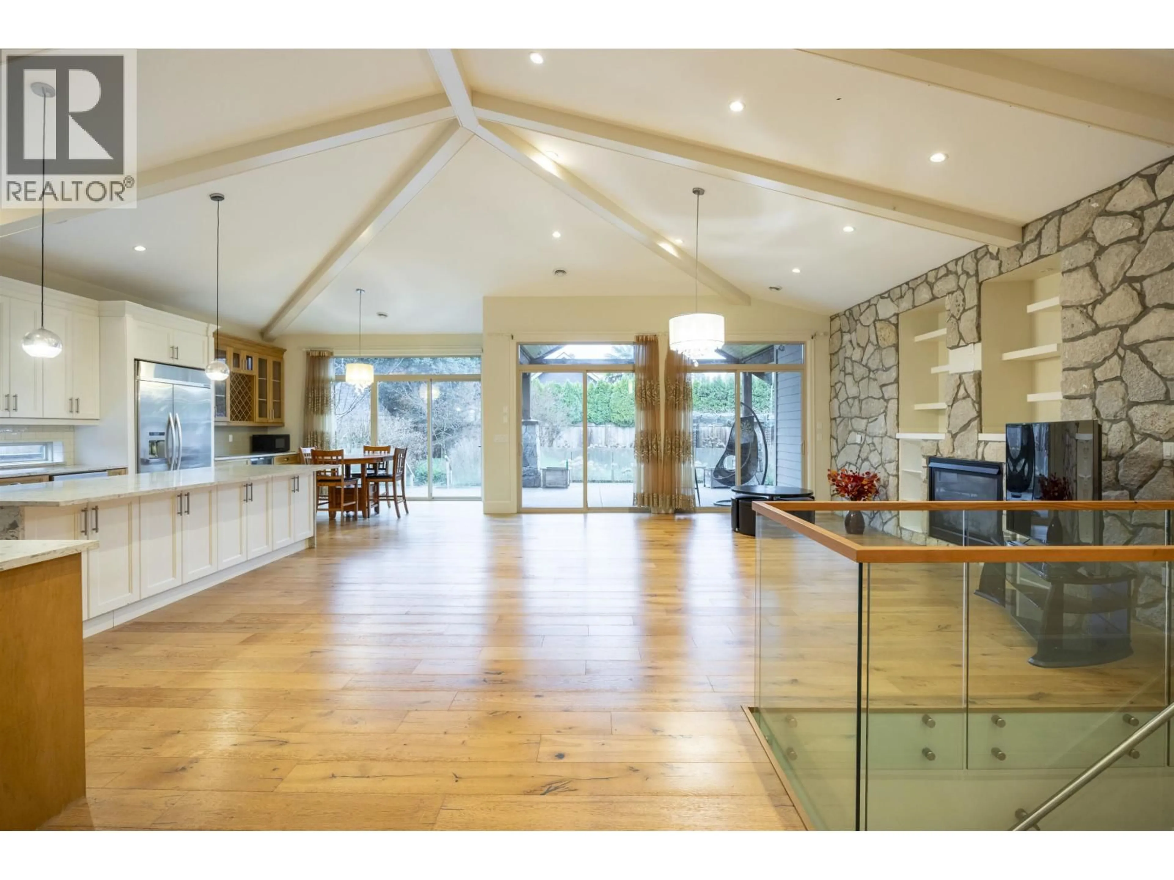 Indoor foyer for 963 51A STREET, Tsawwassen British Columbia V4M2X9