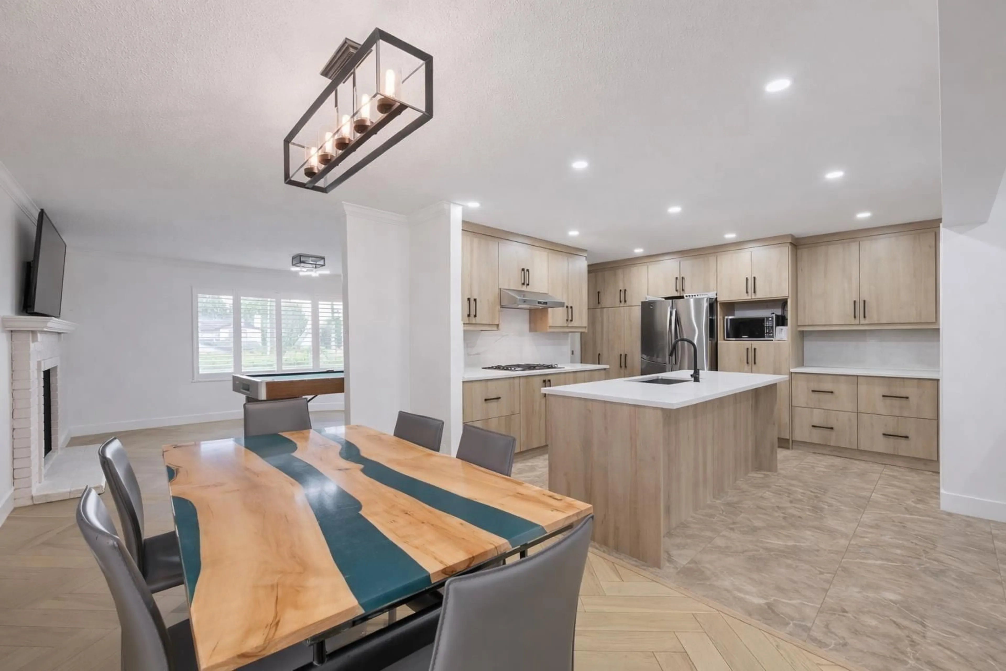 Open concept kitchen, unknown for 1967 156 STREET, Surrey British Columbia V4A4T7