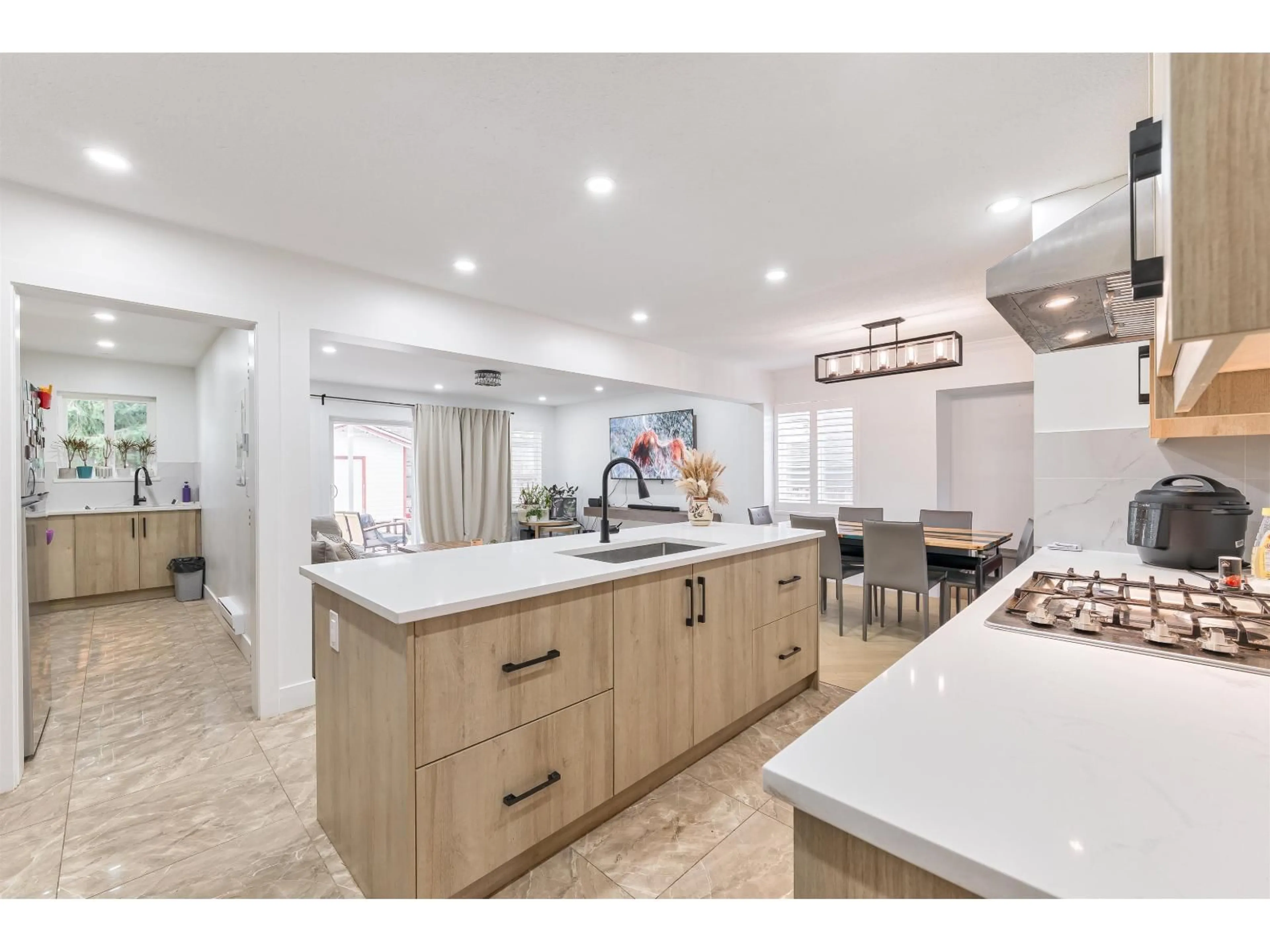 Open concept kitchen, unknown for 1967 156 STREET, Surrey British Columbia V4A4T7