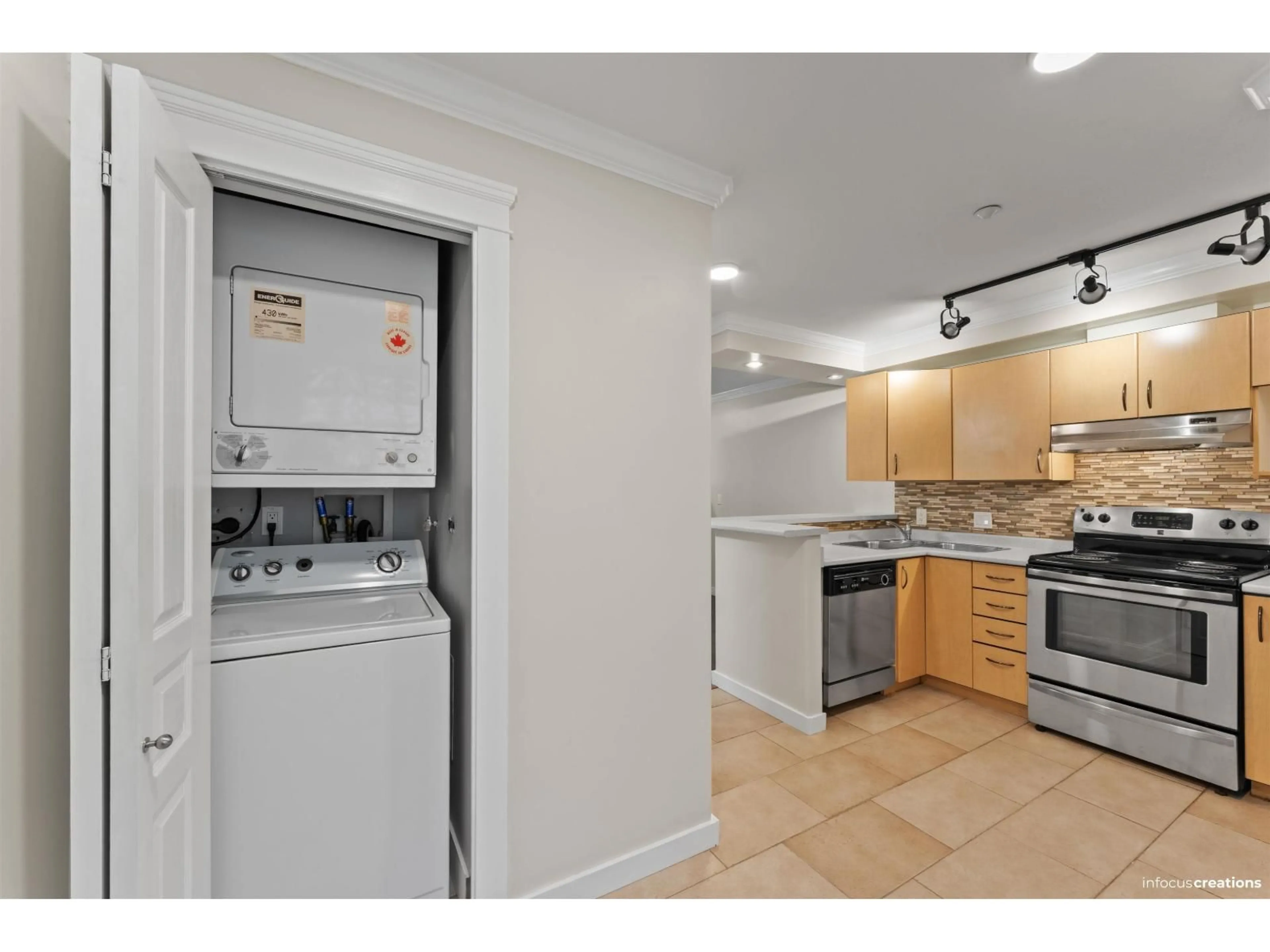 Standard kitchen, unknown for 219 - 20200 56 AVENUE, Langley British Columbia V3A8S1