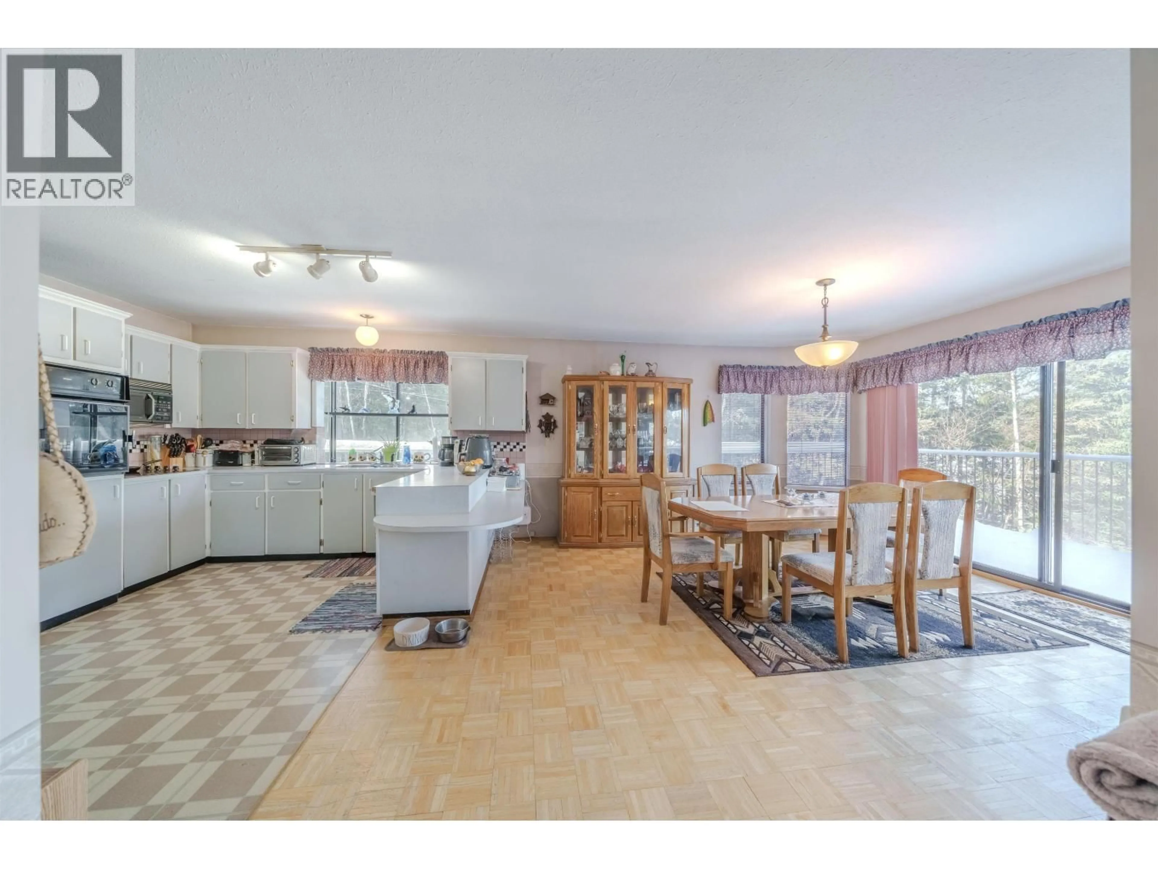 Open concept kitchen, unknown for 7607 BEAZELY ROAD, Deka Lake / Sulphurous / Hathaway Lakes British Columbia V0K1X3