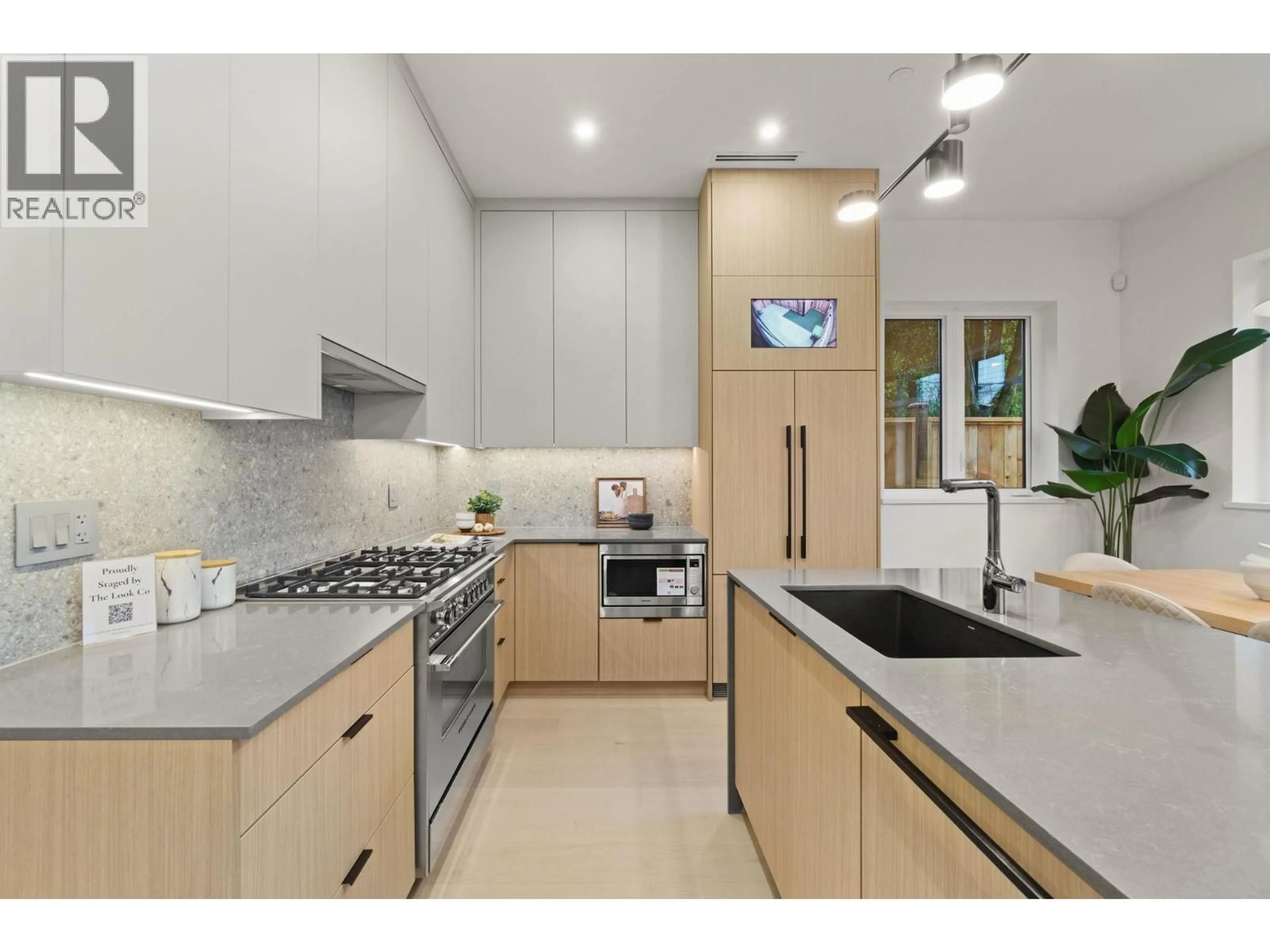 Contemporary kitchen, ceramic/tile floor for 2 - 1945 13TH AVE AVENUE, Vancouver British Columbia V5N2C3