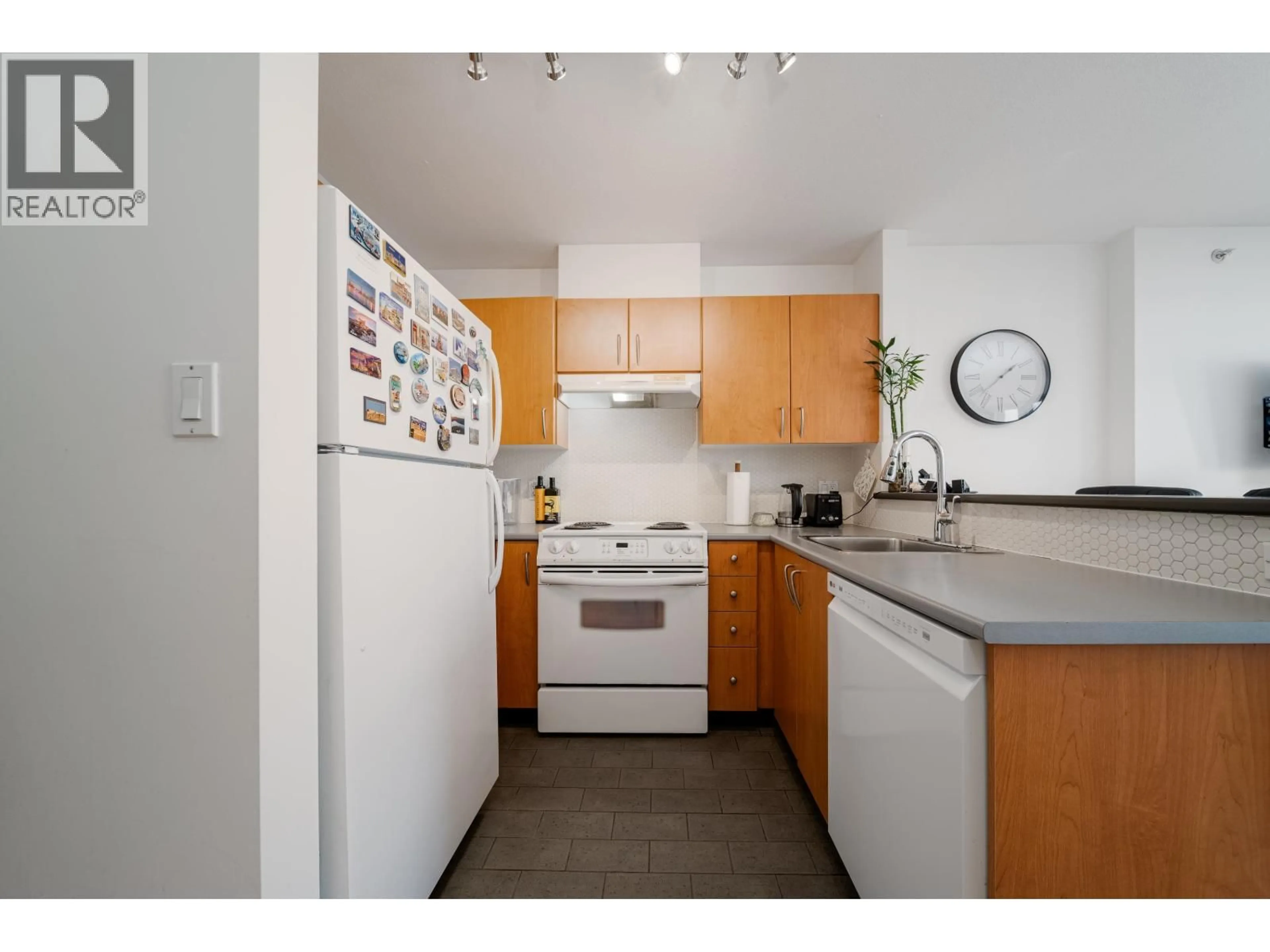 Standard kitchen, unknown for 1003 - 1295 RICHARDS STREET, Vancouver British Columbia V6B1B7