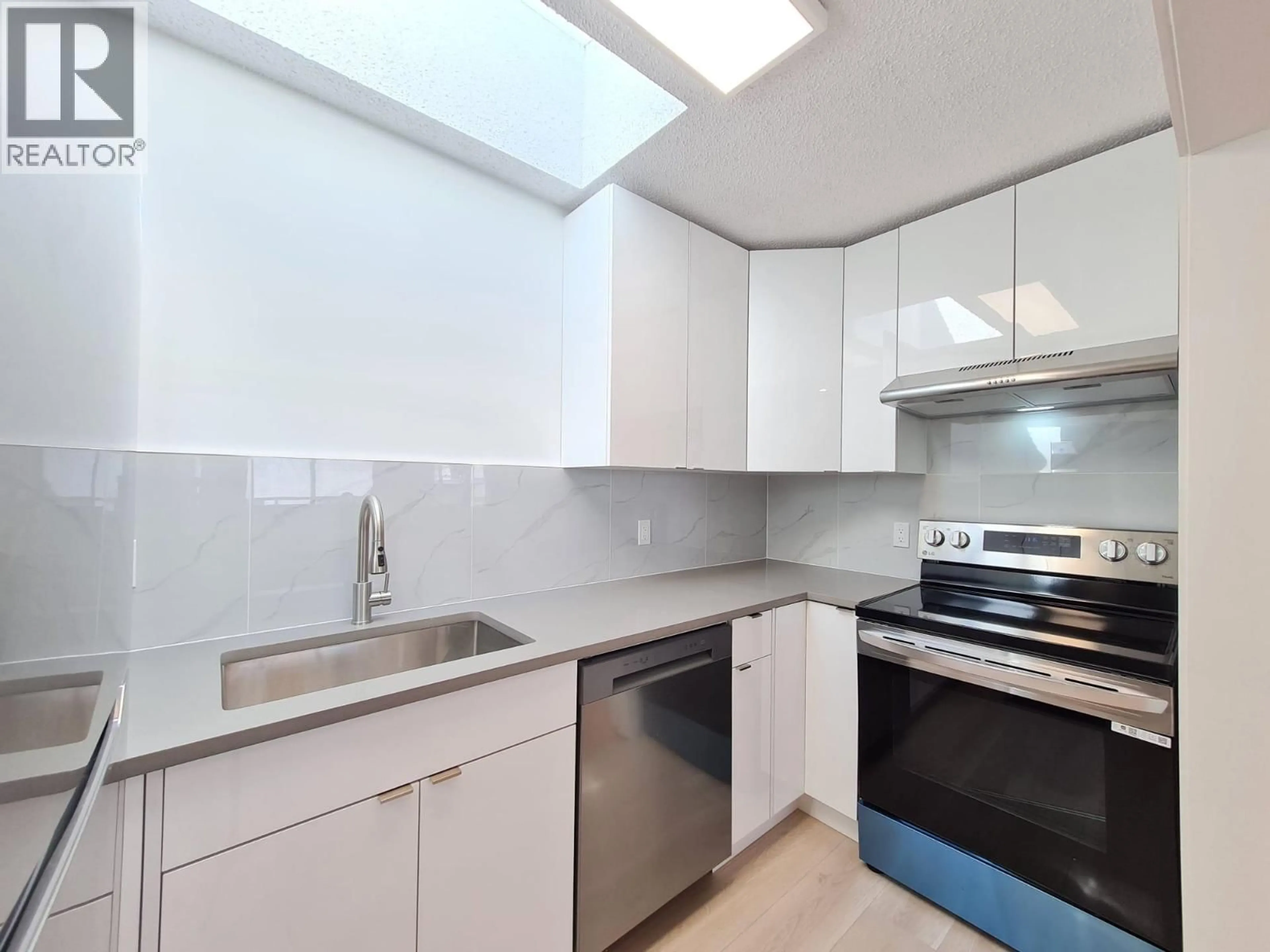 Standard kitchen, unknown for 301 - 8645 OSLER STREET, Vancouver British Columbia V6P4E6