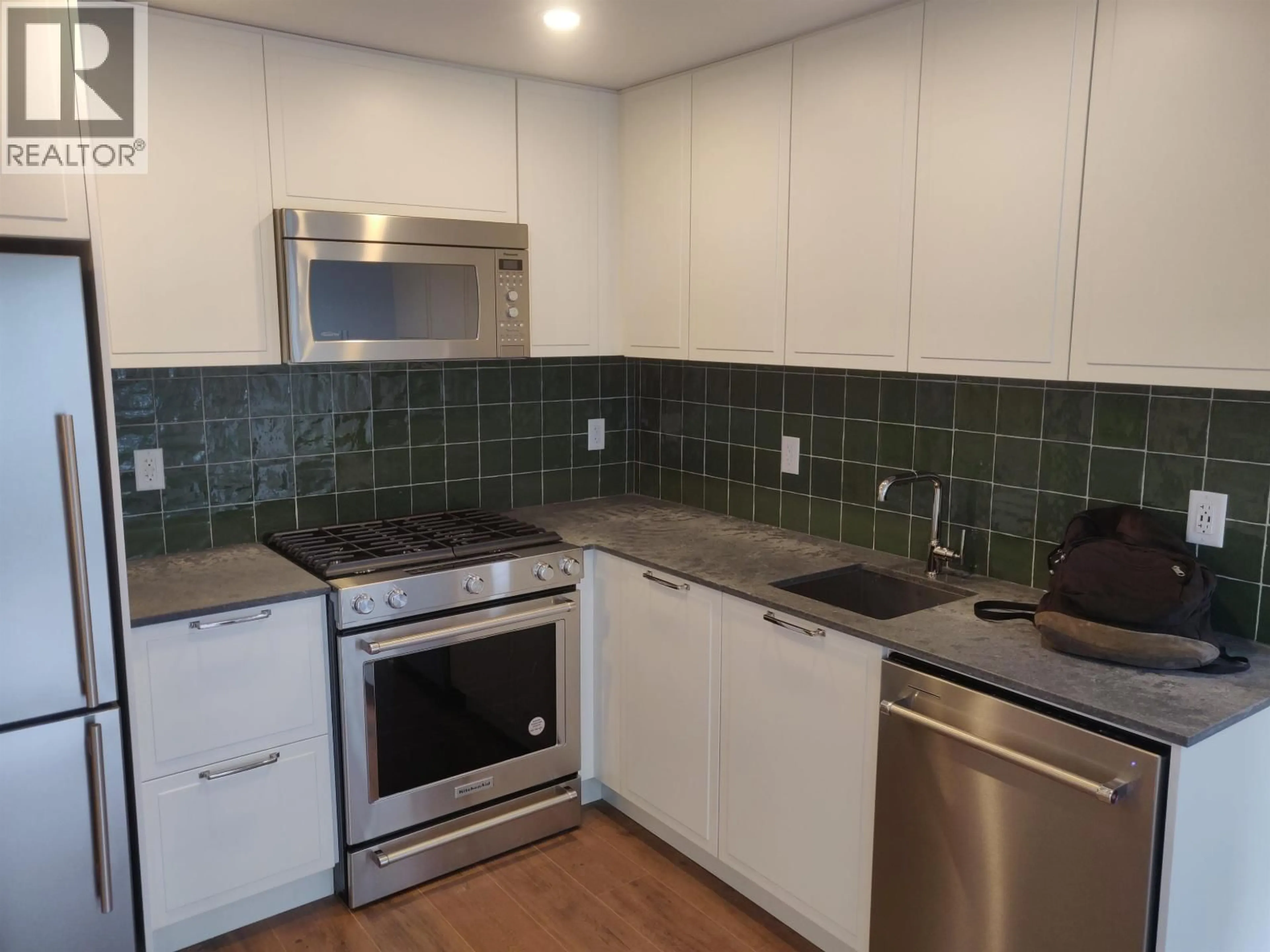 Standard kitchen, unknown for 414 - 645 COMO LAKE AVENUE, Coquitlam British Columbia V3J0N9