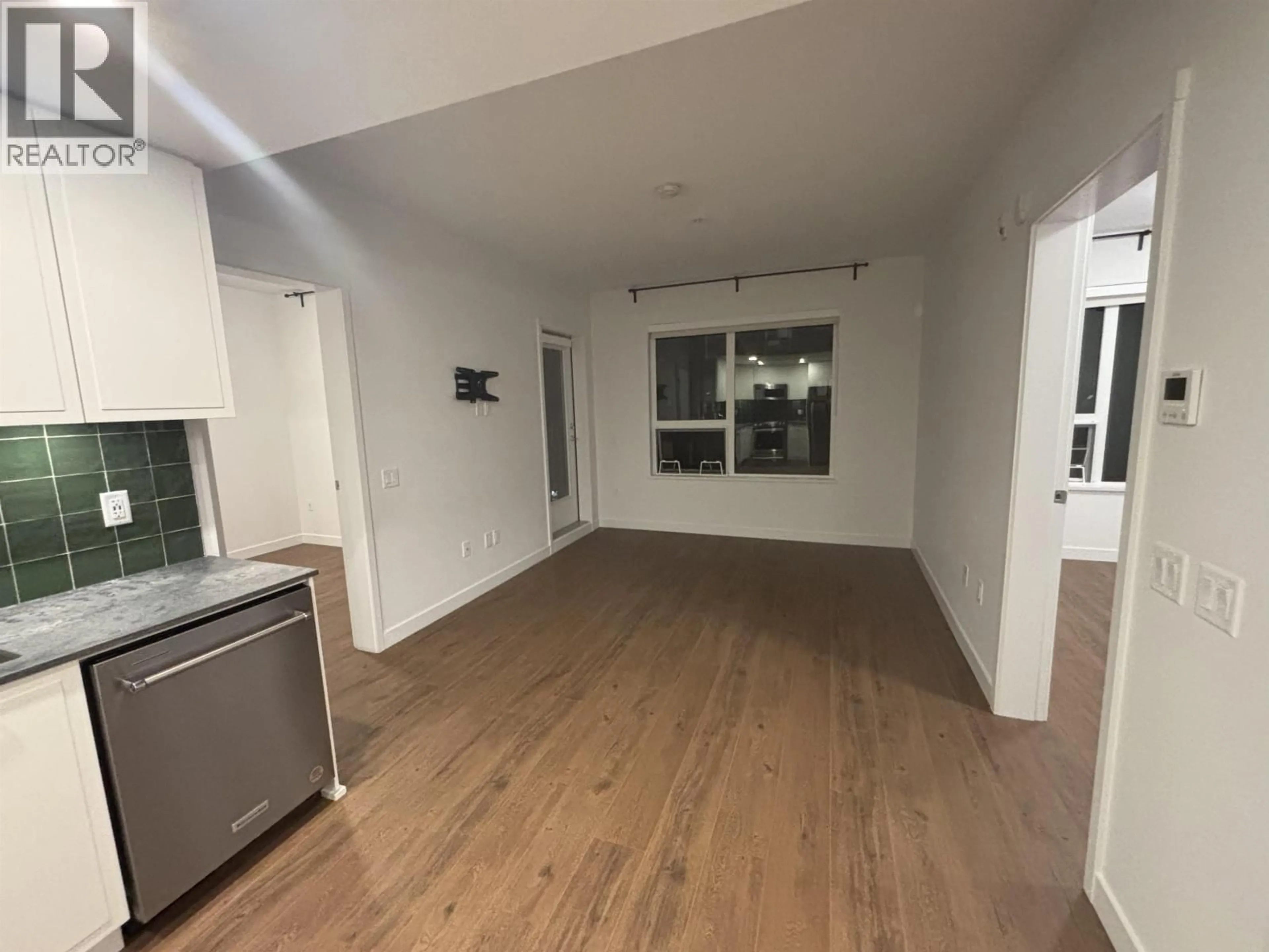 A pic of a room for 414 - 645 COMO LAKE AVENUE, Coquitlam British Columbia V3J0N9