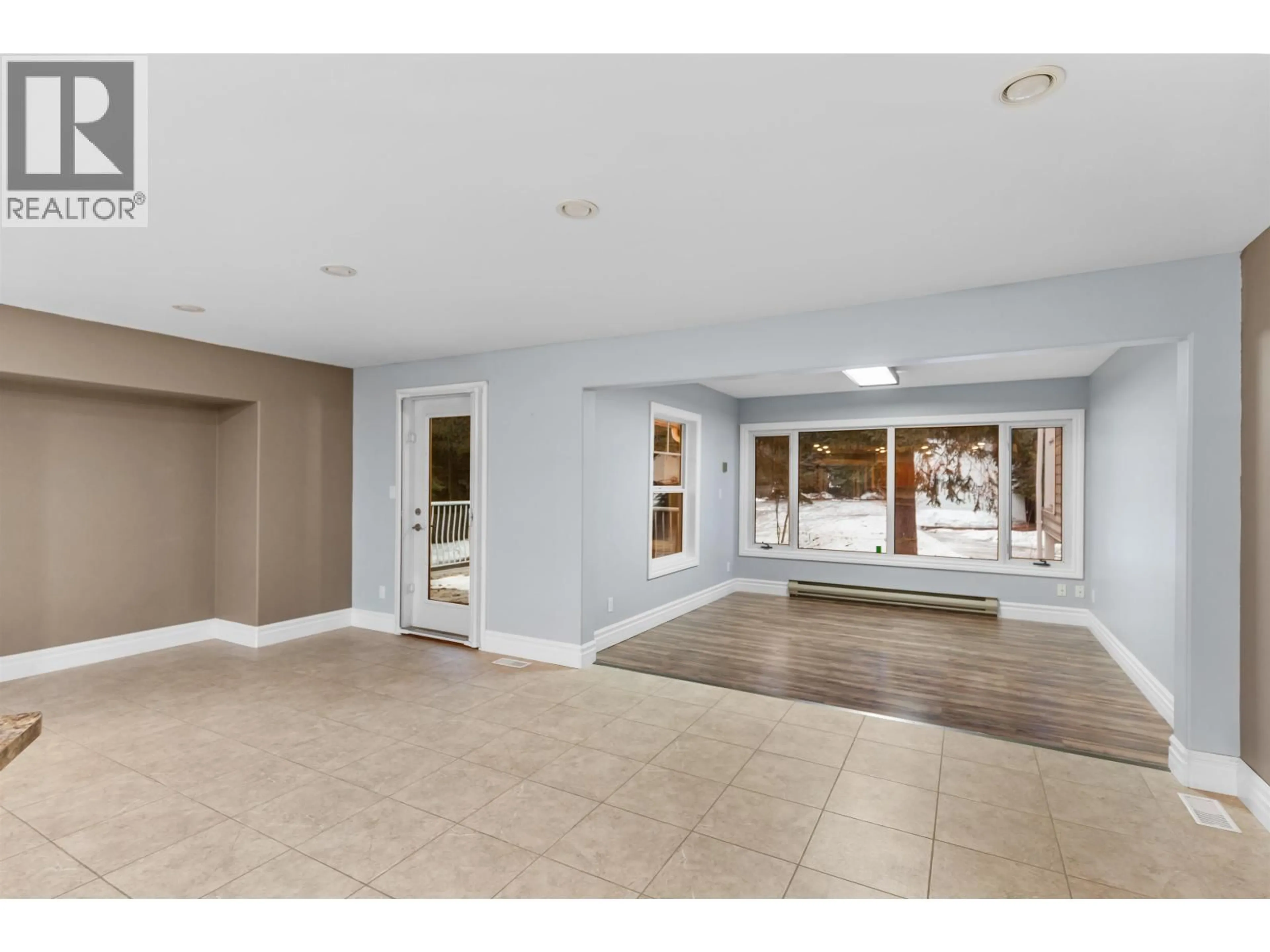 Indoor foyer for 7791 KELLY ROAD, Prince George British Columbia V2K2H5