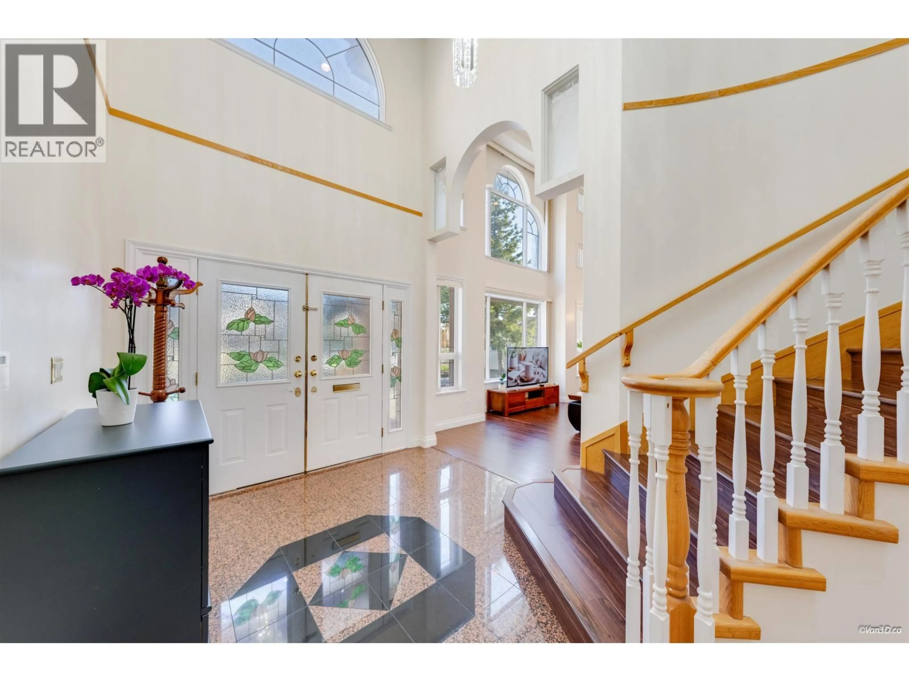 Indoor foyer for 10451 SWINTON CRESCENT, Richmond British Columbia V7A3S5