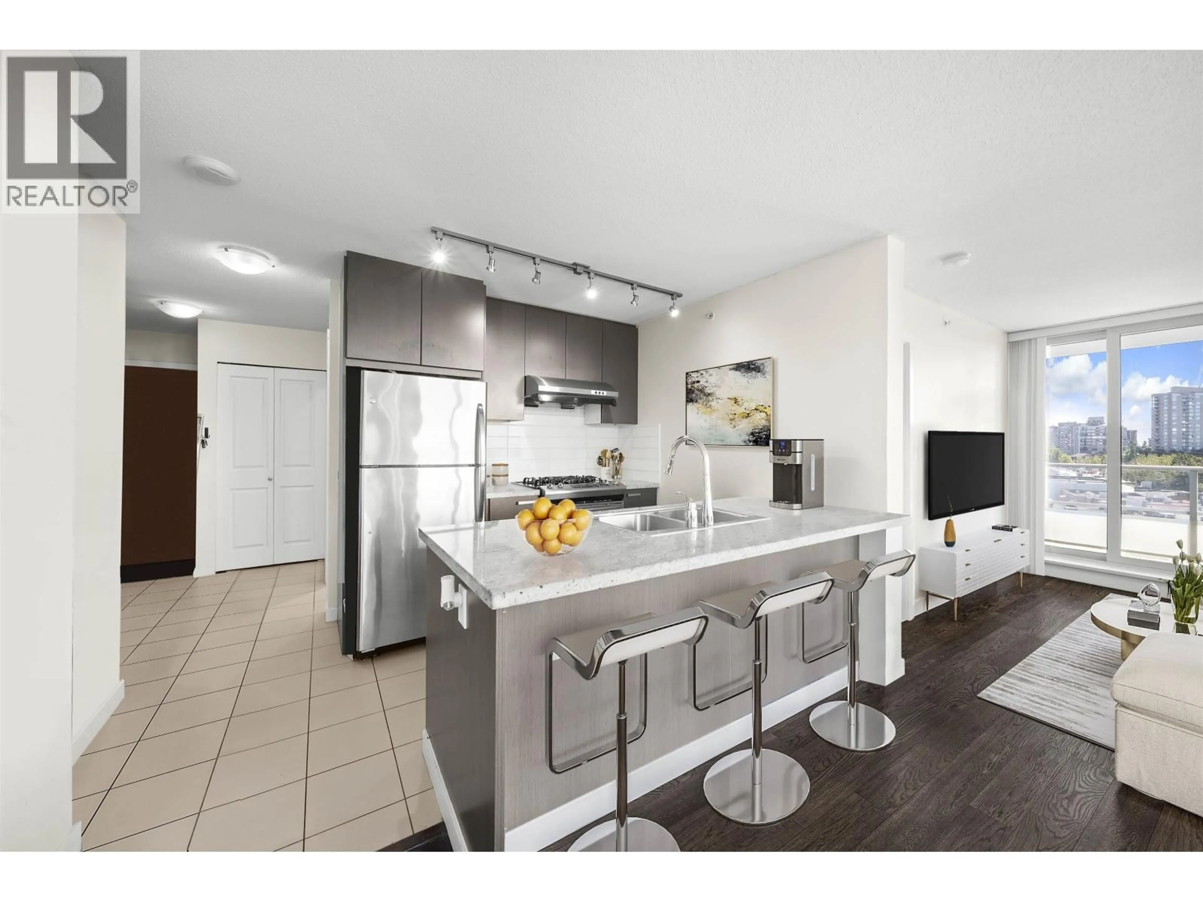 Open concept kitchen, ceramic/tile floor for 506 - 6688 ARCOLA STREET, Burnaby British Columbia V5E0B3