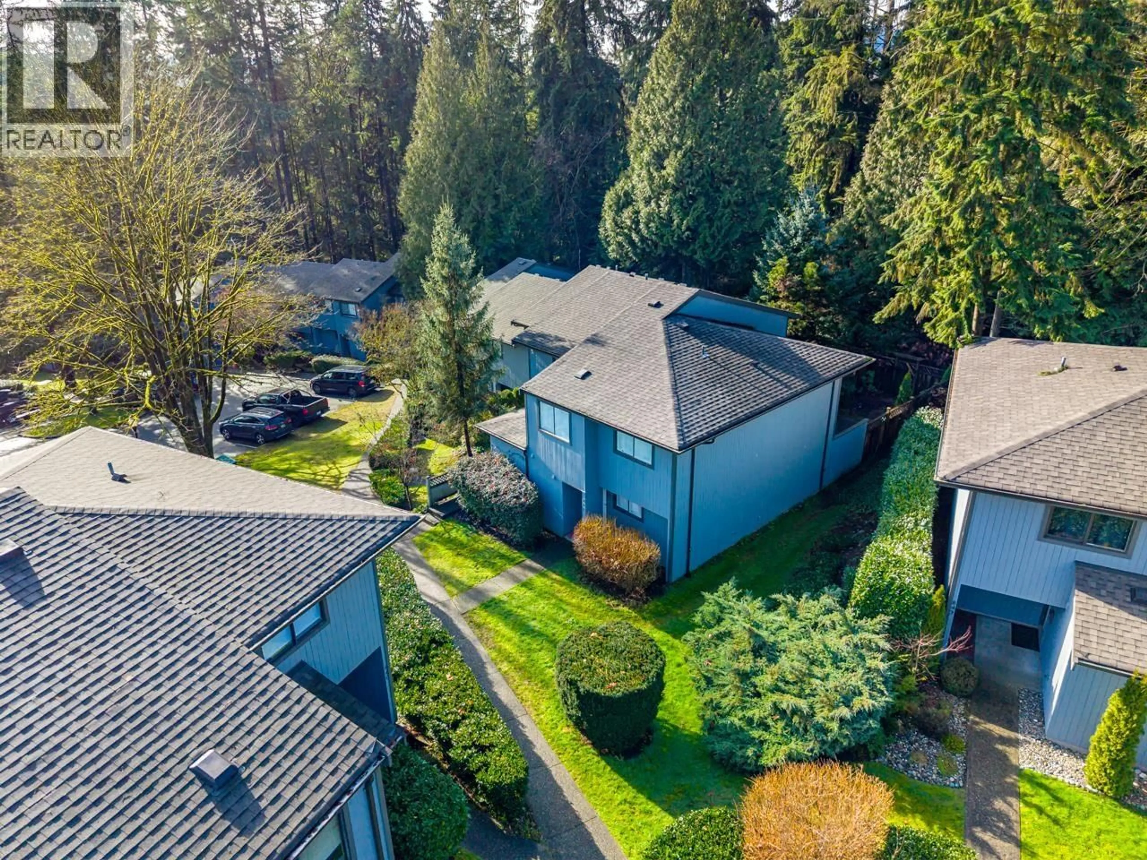 A pic from outside/outdoor area/front of a property/back of a property/a pic from drone, street for 839 ALEXANDER BAY, Port Moody British Columbia V3H3R7