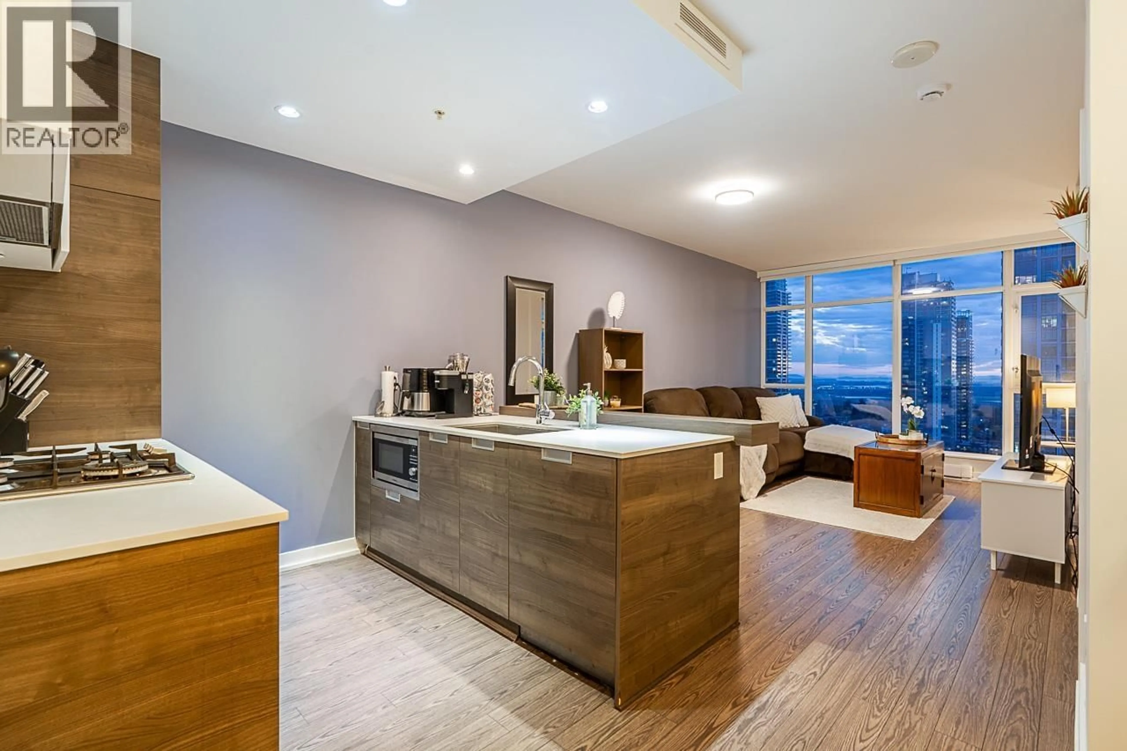 Open concept kitchen, unknown for 2910 - 4688 KINGSWAY, Burnaby British Columbia V5H0E9