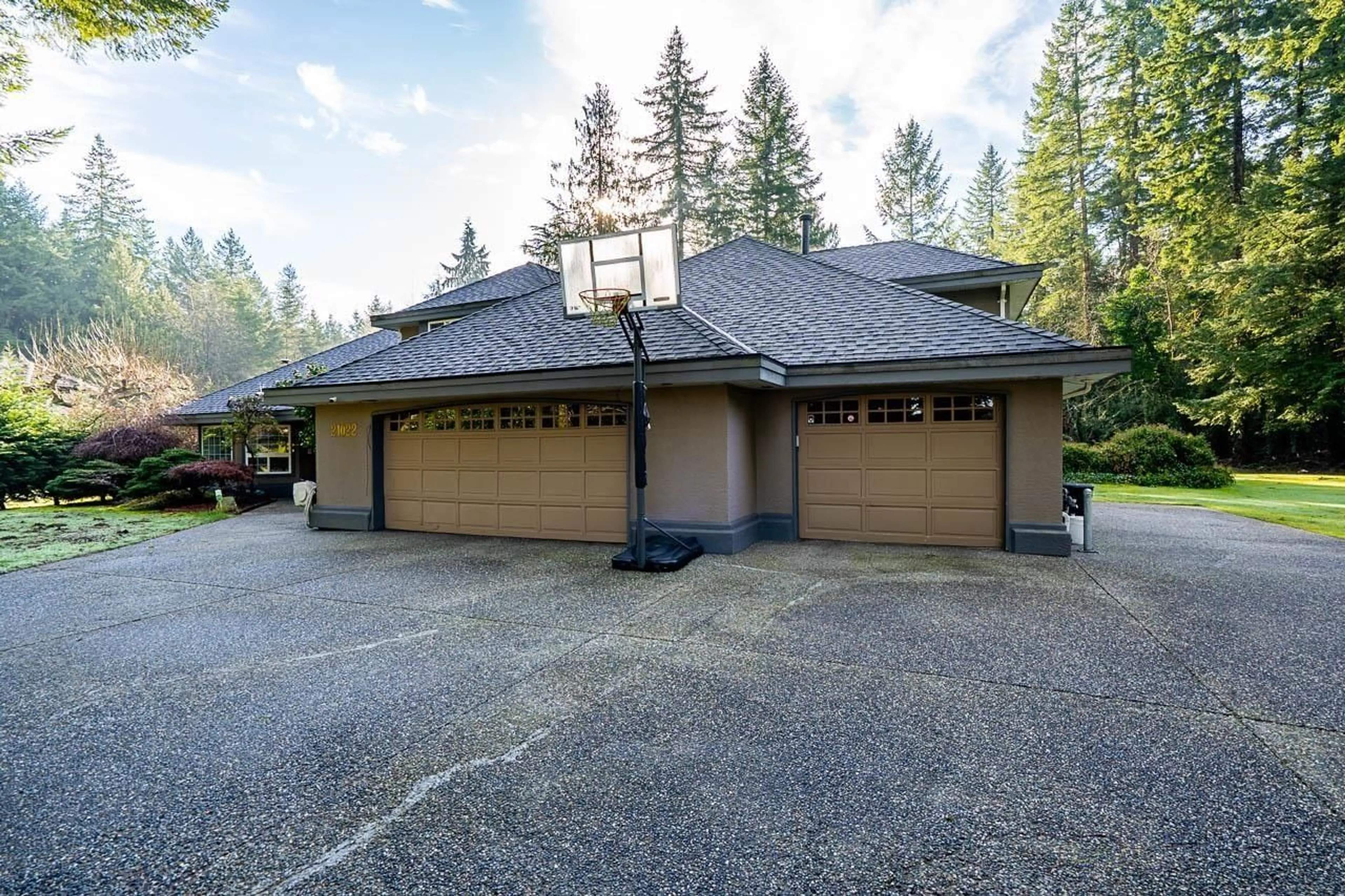 Indoor garage for 21022 42 AVENUE, Langley British Columbia V3A5A3