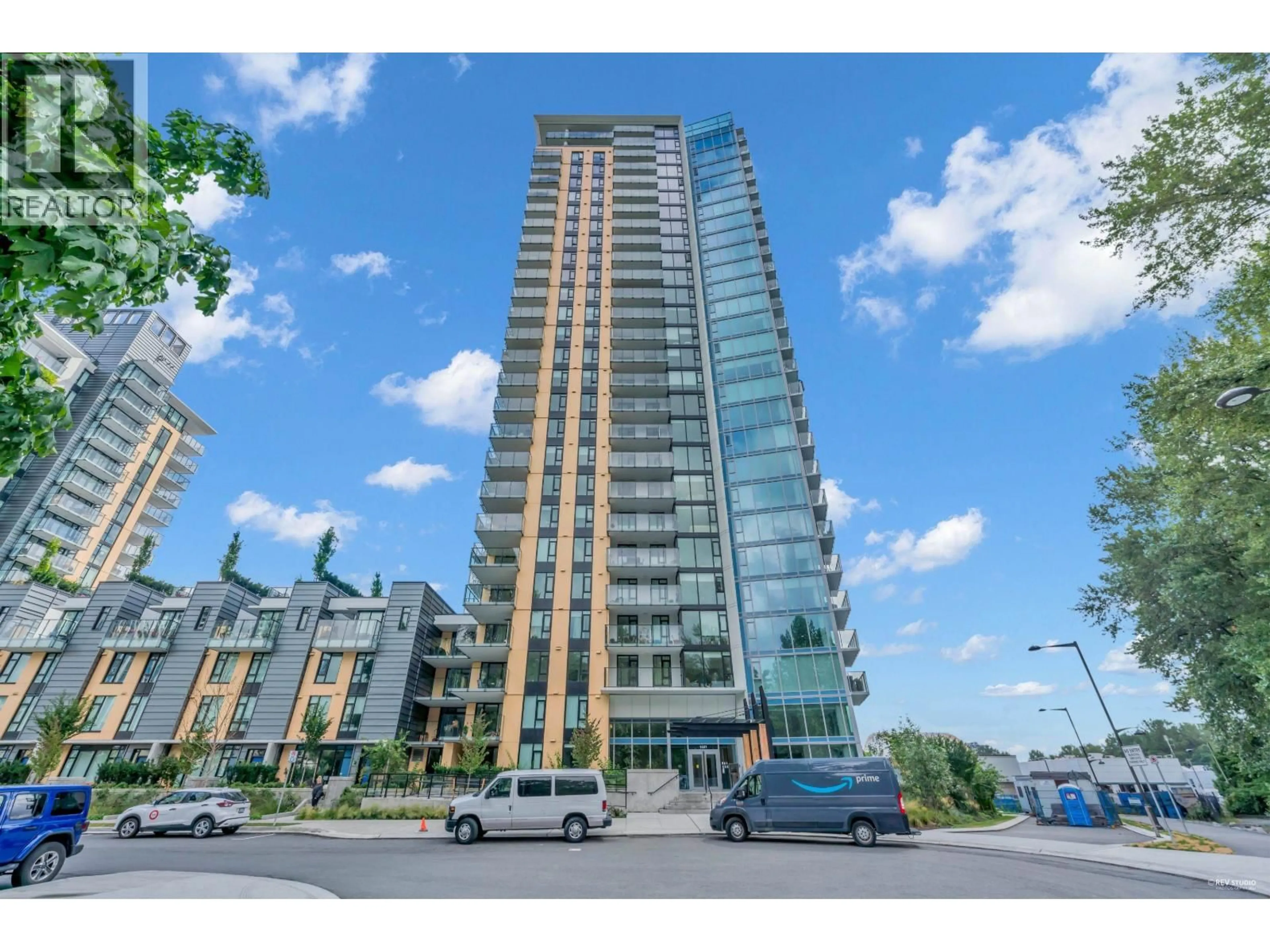 Indoor foyer for 1906 - 1401 HUNTER STREET, North Vancouver British Columbia V7J0E2