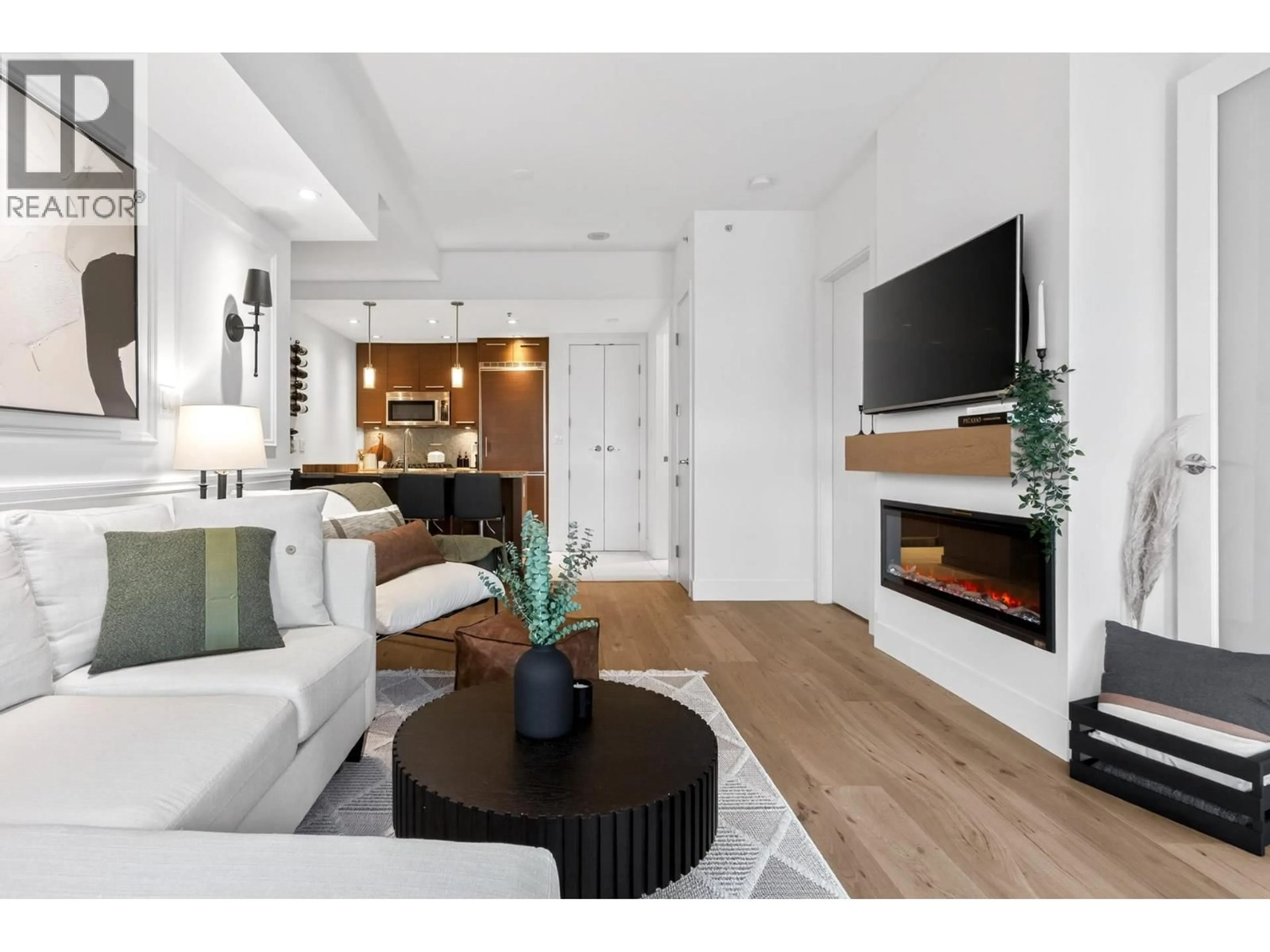 Living room with furniture, wood/laminate floor for 2538 MAPLE STREET, Vancouver British Columbia V6J0B5