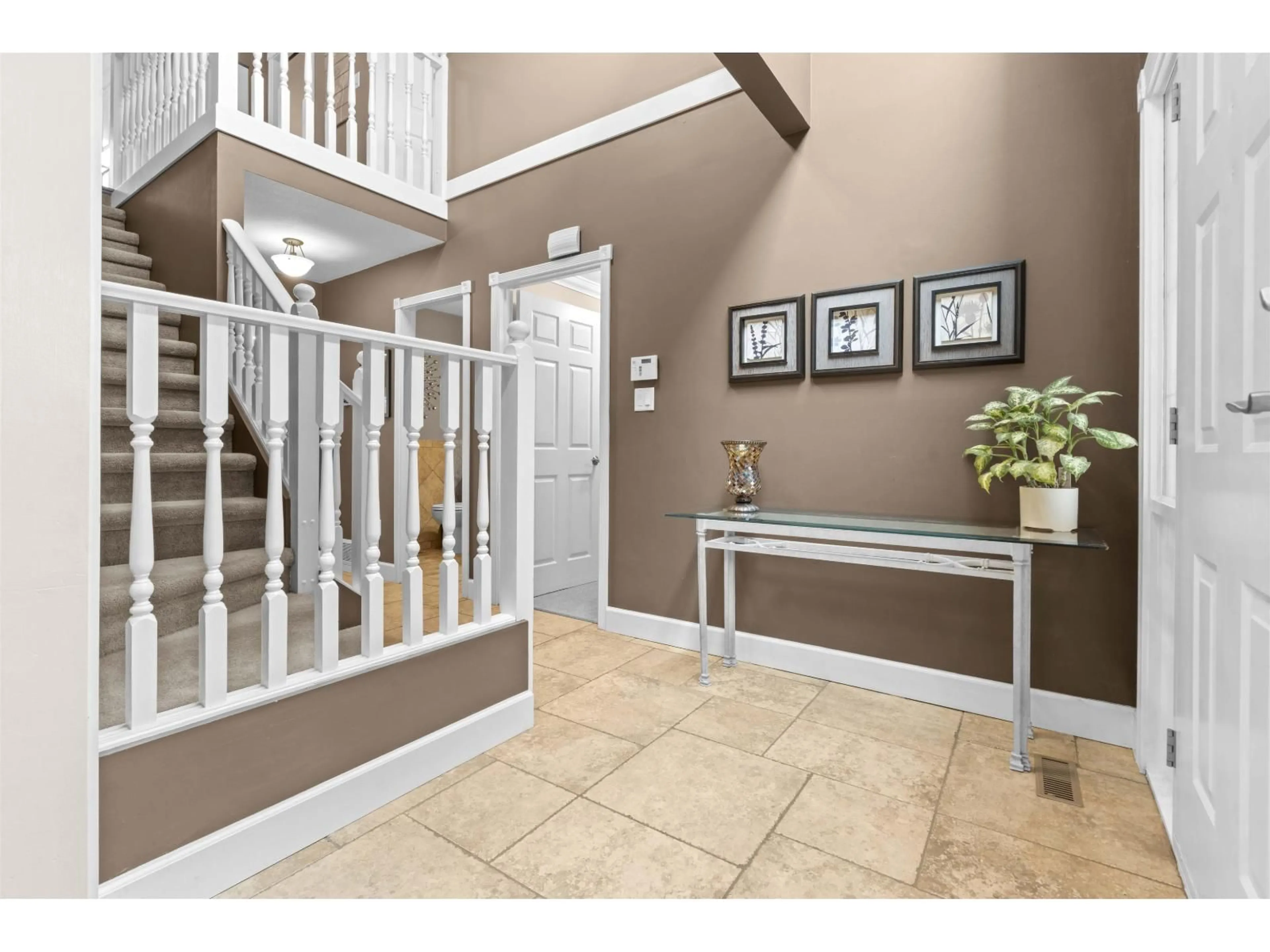 Indoor entryway for 21096 91A AVENUE, Langley British Columbia V1M2C4