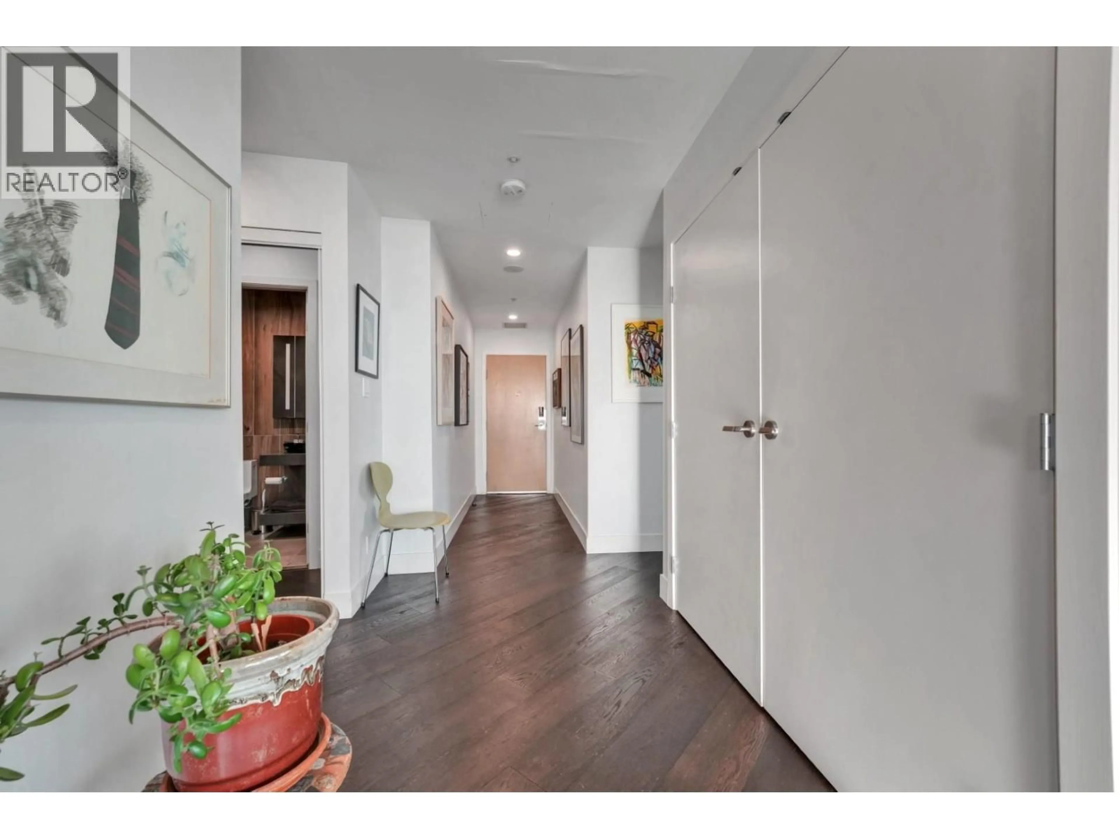 Indoor entryway for 2106 - 989 NELSON STREET, Vancouver British Columbia V6Z2S1