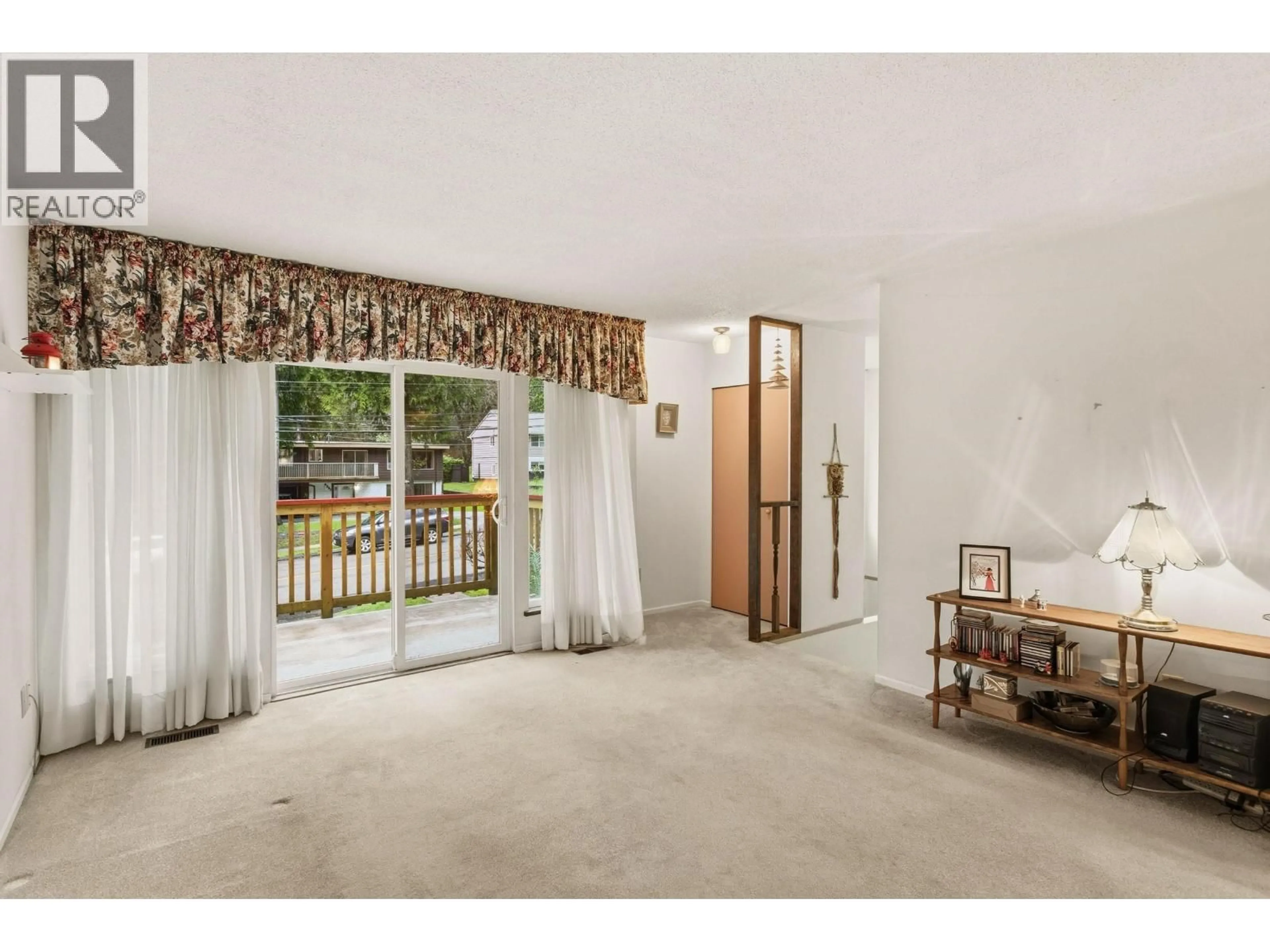 Unknown for 4390 HOSKINS ROAD, North Vancouver British Columbia V7K2P8