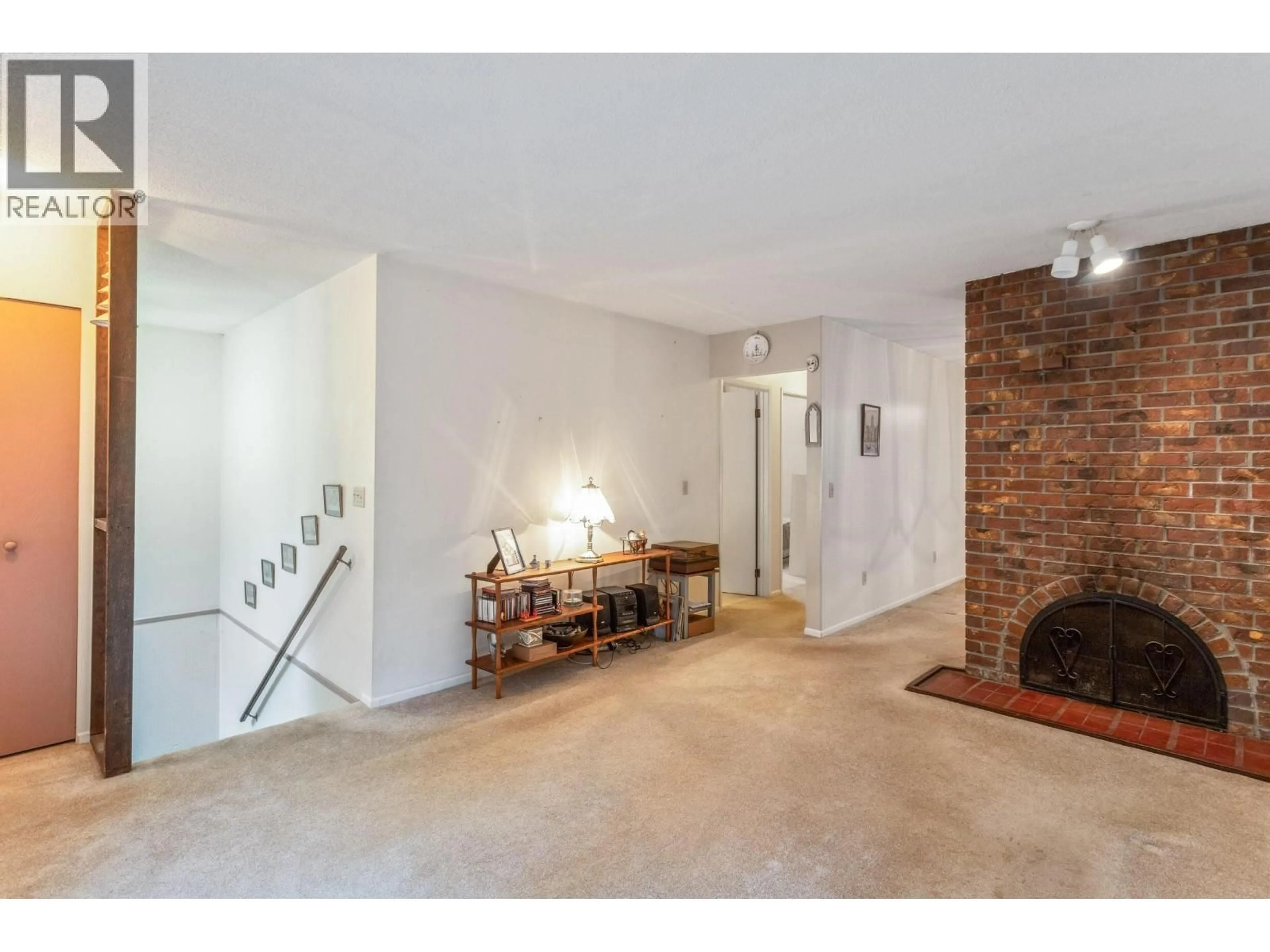 Unknown for 4390 HOSKINS ROAD, North Vancouver British Columbia V7K2P8