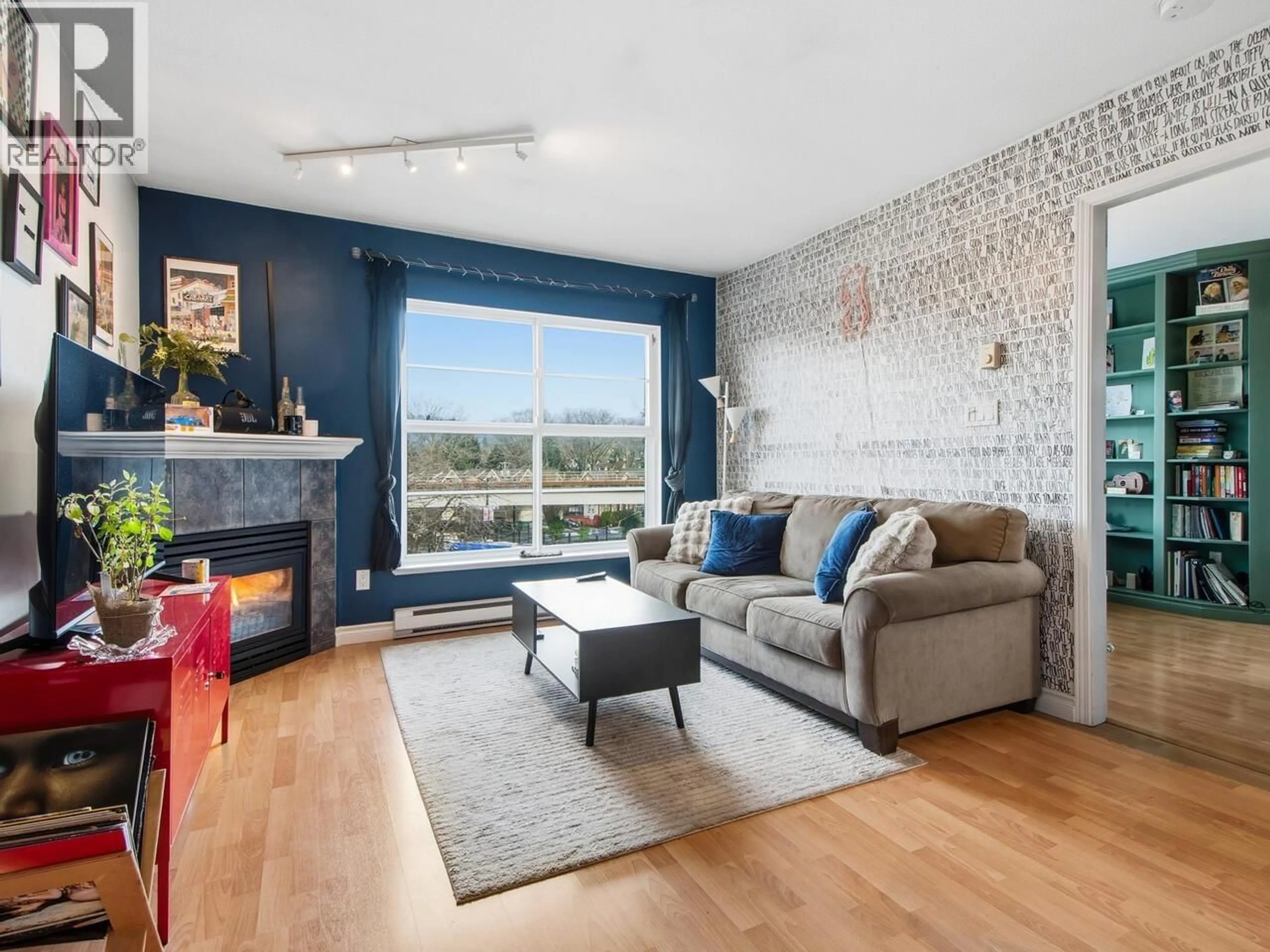 Living room with furniture, wood/laminate floor for 404 - 1688 8TH AVENUE, Vancouver British Columbia V5N1T5