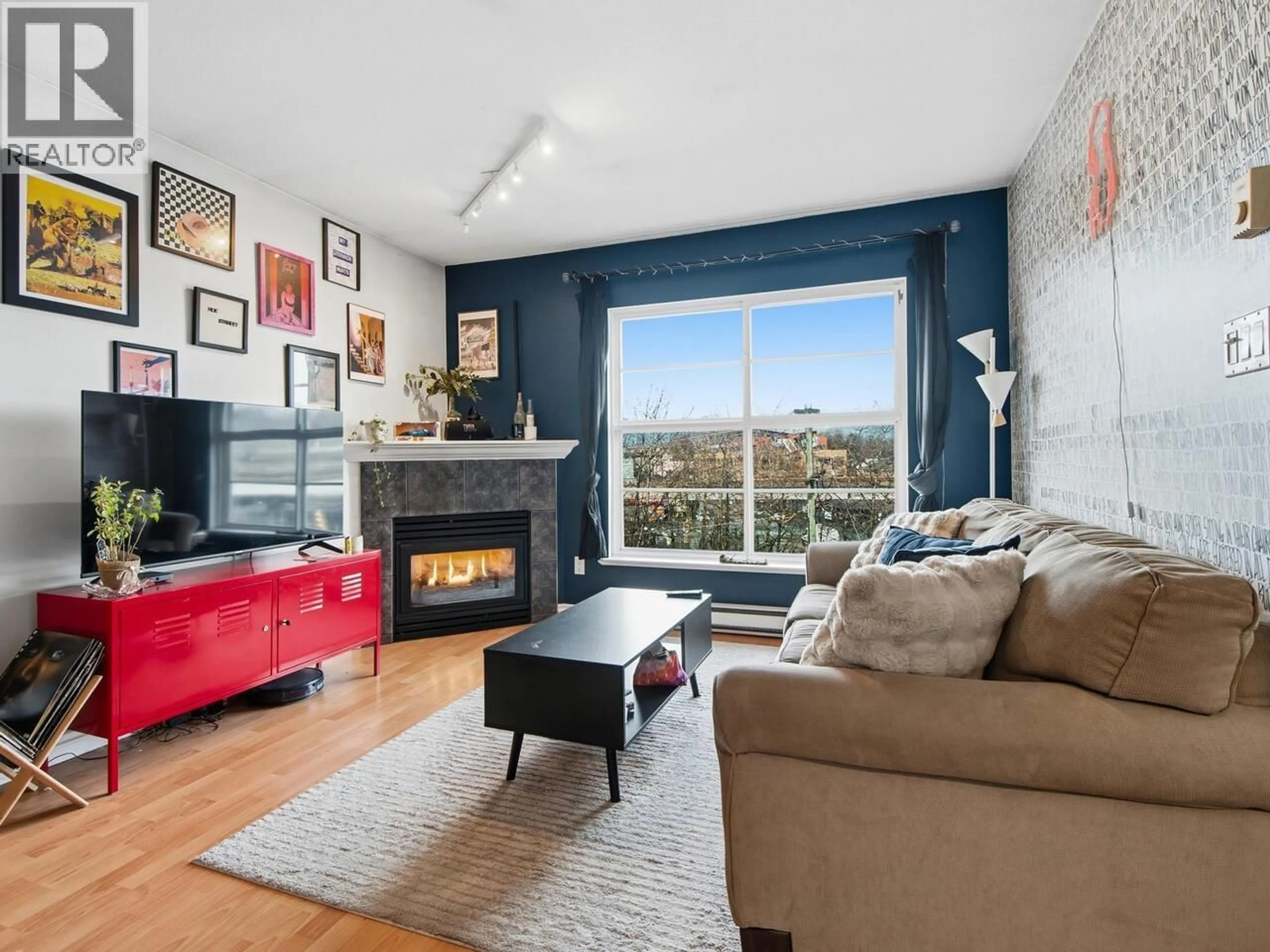 Living room with furniture, unknown for 404 - 1688 8TH AVENUE, Vancouver British Columbia V5N1T5