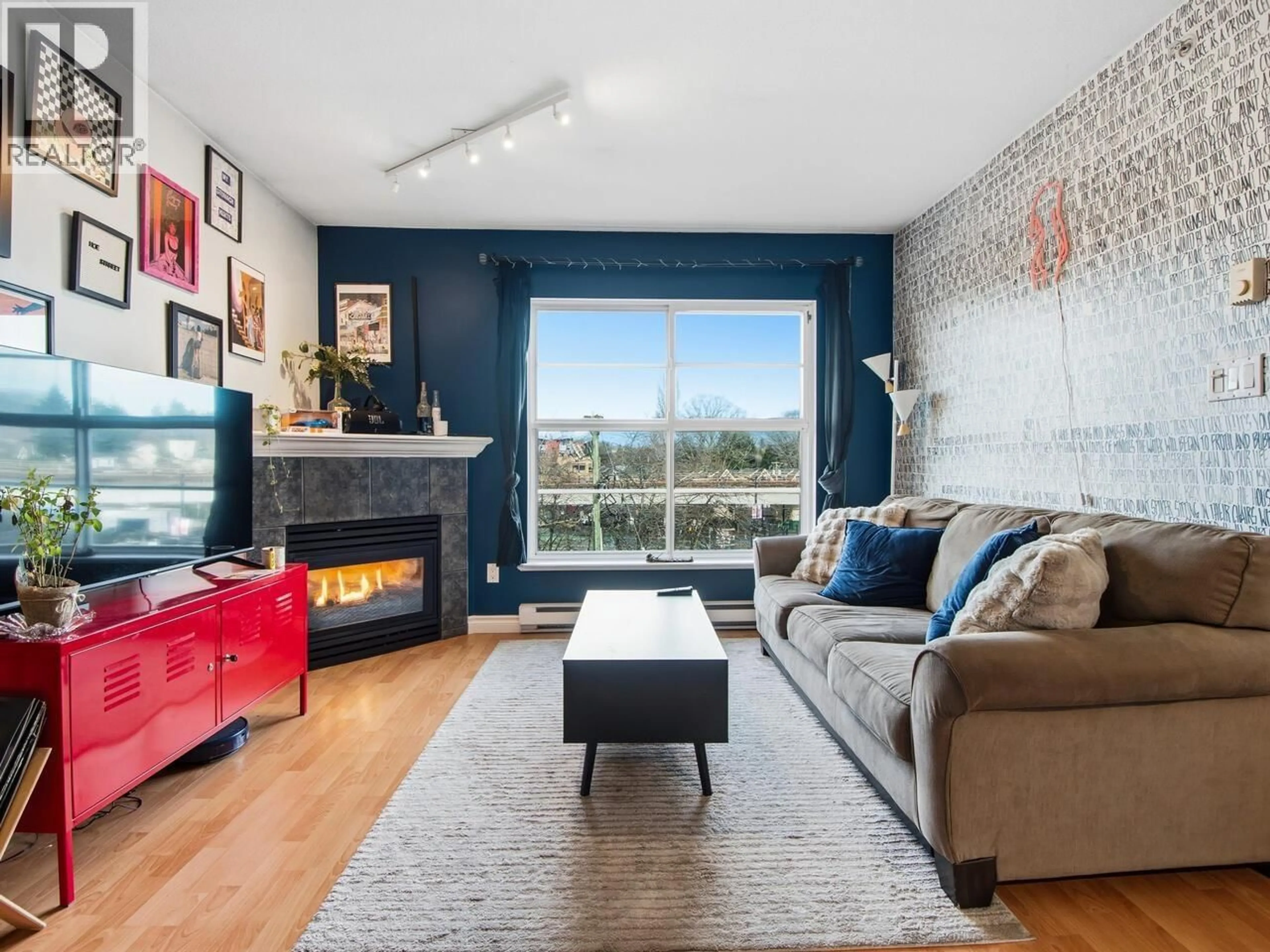 Living room with furniture, wood/laminate floor for 404 - 1688 8TH AVENUE, Vancouver British Columbia V5N1T5