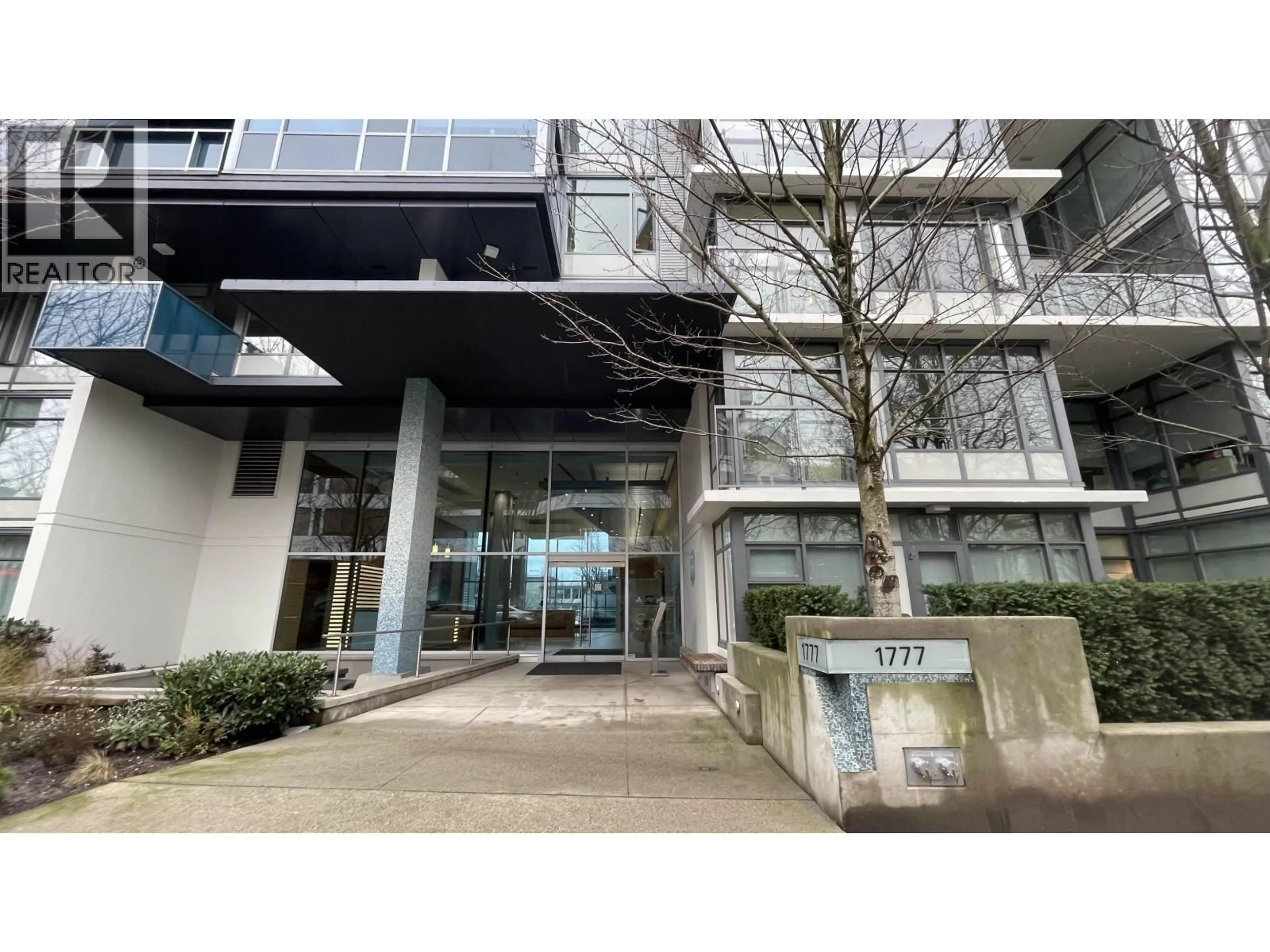 Indoor foyer for 323 - 1777 7TH AVENUE, Vancouver British Columbia V6J0E5