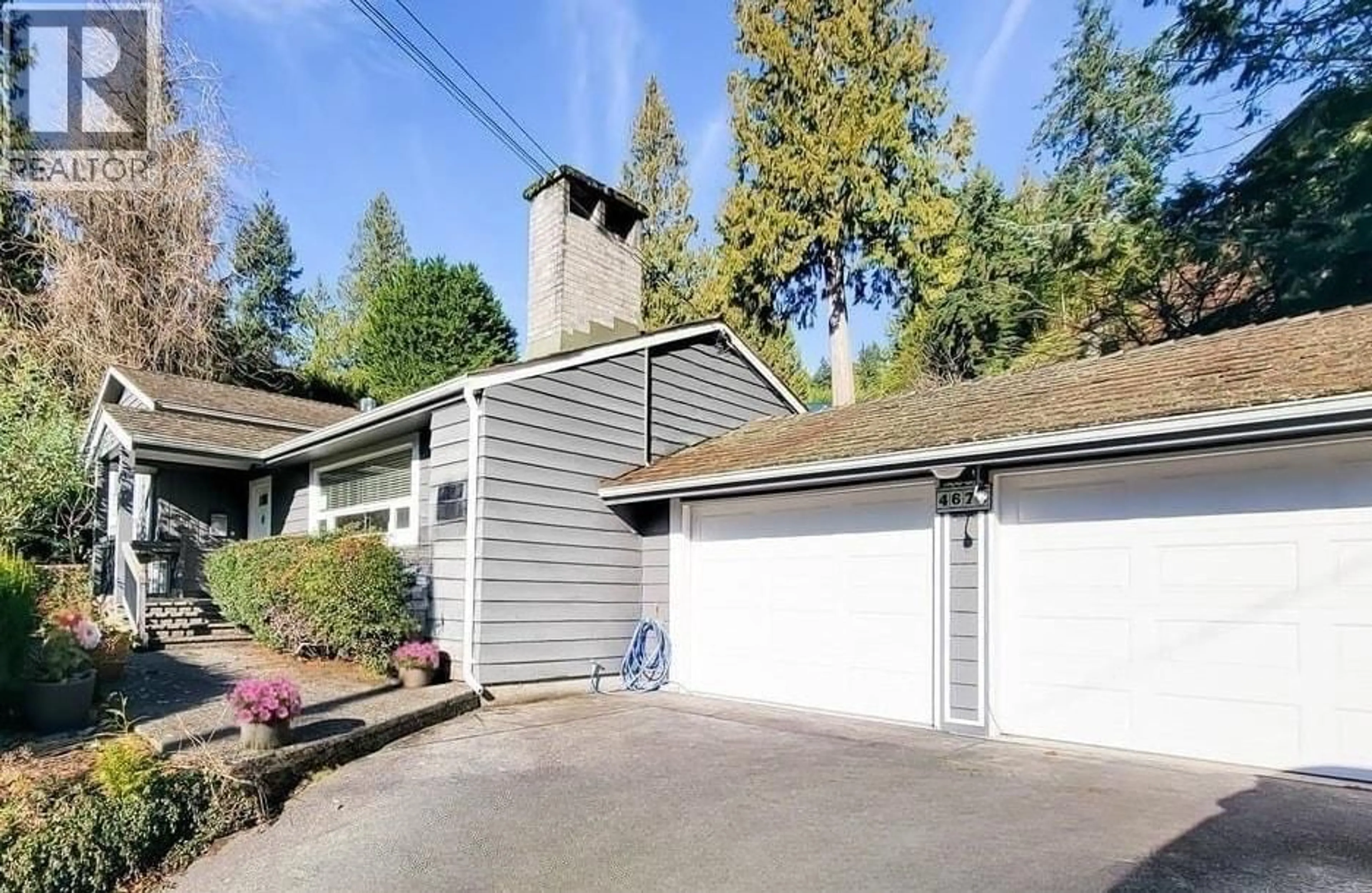 Home with vinyl exterior material, street for 4670 WILLOW CREEK ROAD, West Vancouver British Columbia V7W1C2