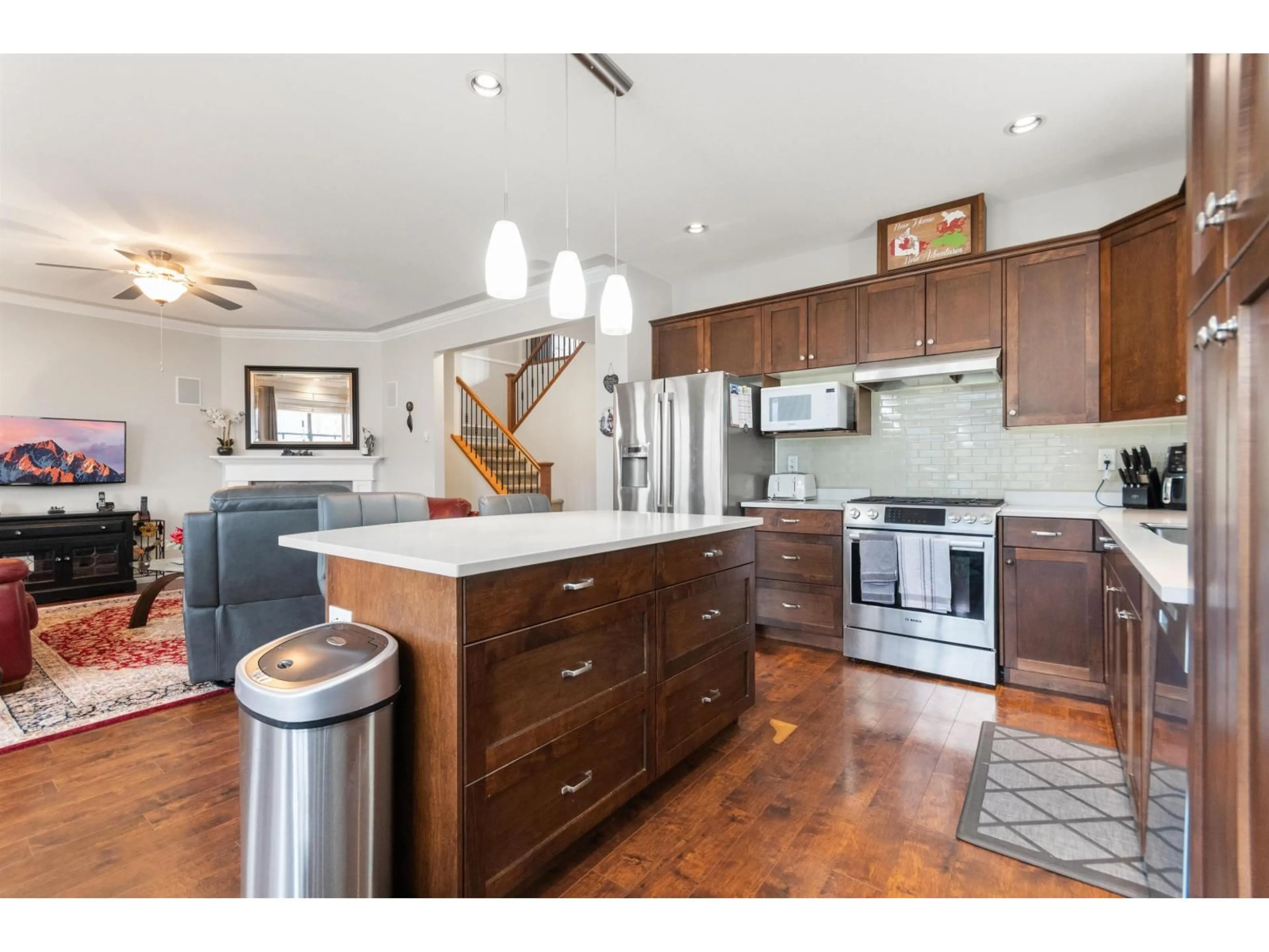 Open concept kitchen, wood/laminate floor for 1999 ABERDEEN DRIVE, Agassiz British Columbia V0M1A1