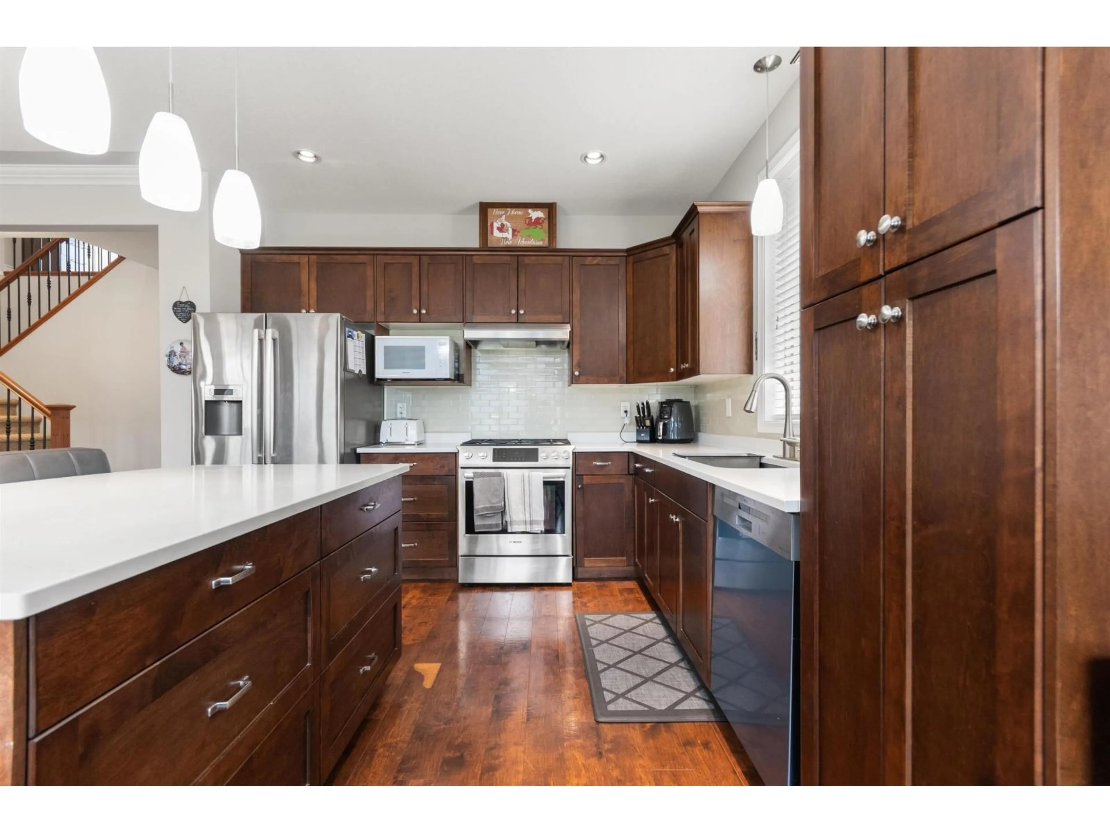 Open concept kitchen, wood/laminate floor for 1999 ABERDEEN DRIVE, Agassiz British Columbia V0M1A1