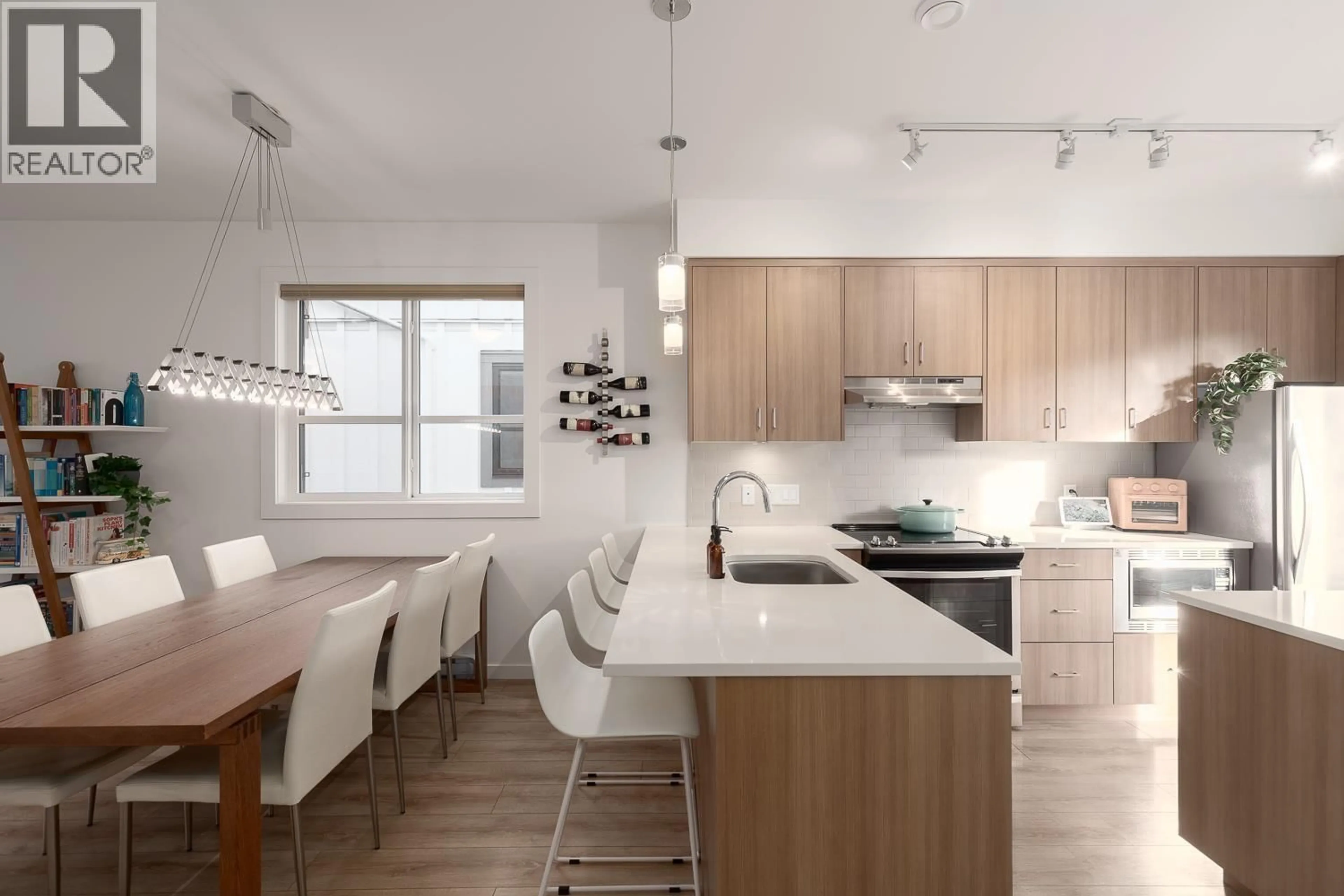 Open concept kitchen, unknown for 50 - 39769 GOVERNMENT ROAD, Squamish British Columbia V8B0Z1