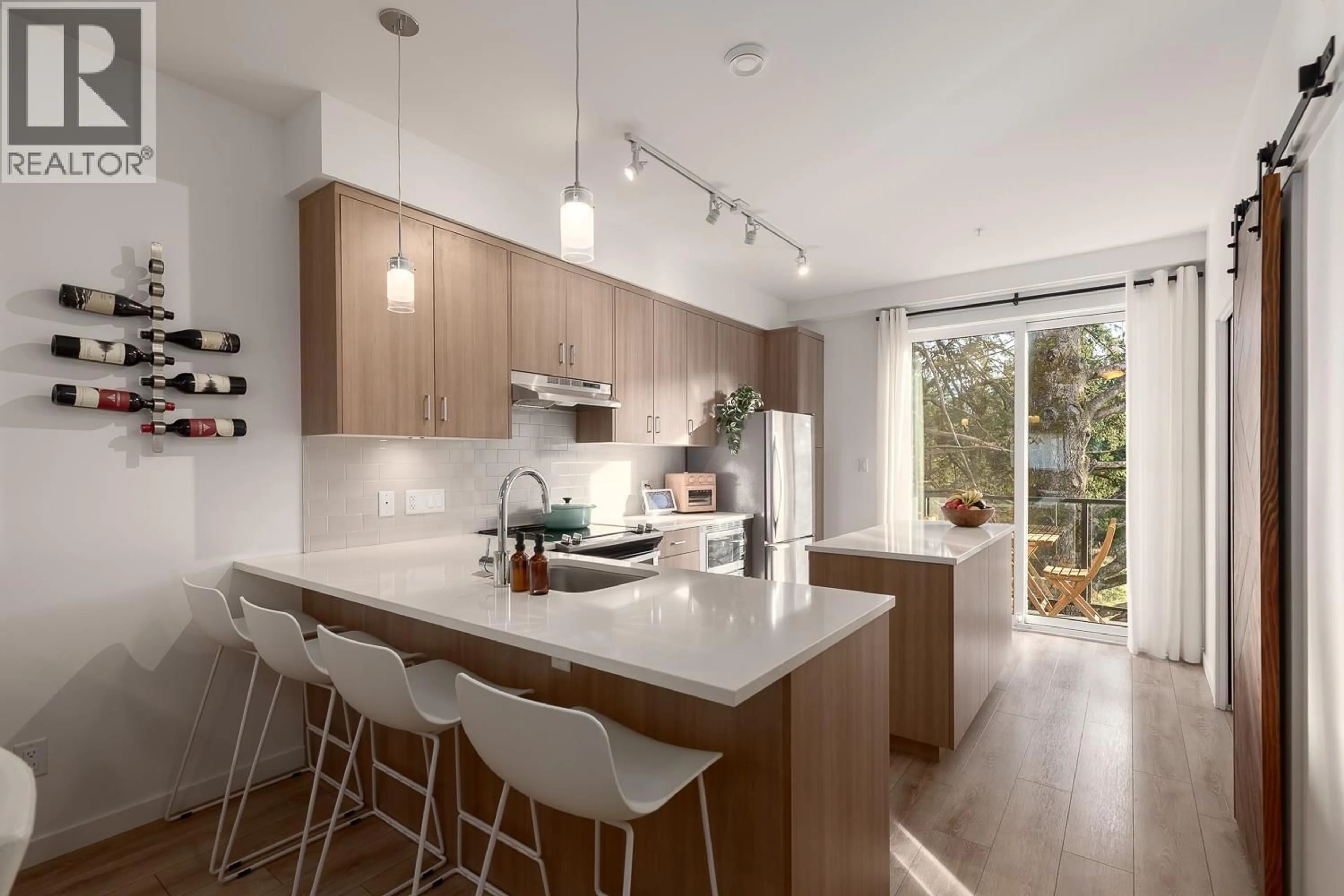 Open concept kitchen, unknown for 50 - 39769 GOVERNMENT ROAD, Squamish British Columbia V8B0Z1