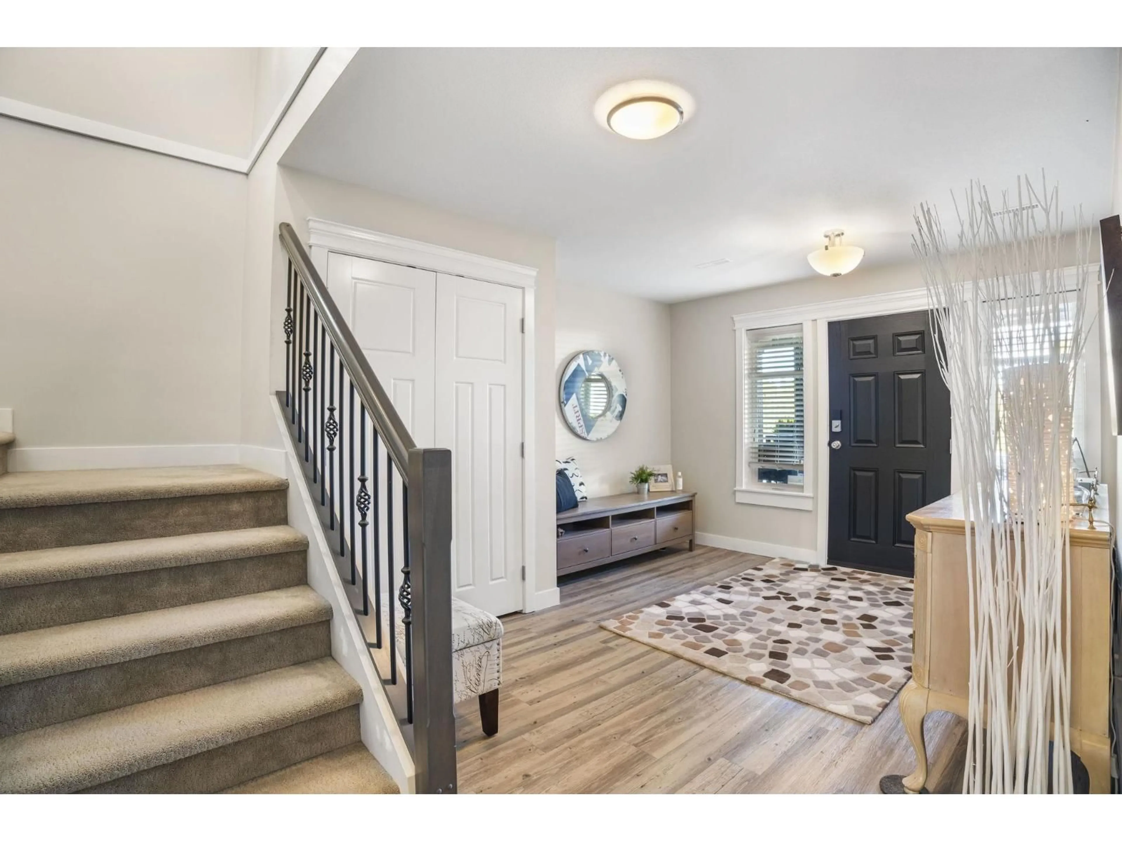 Indoor entryway for 46674 UPLANDS ROAD, Chilliwack British Columbia V2R4W2