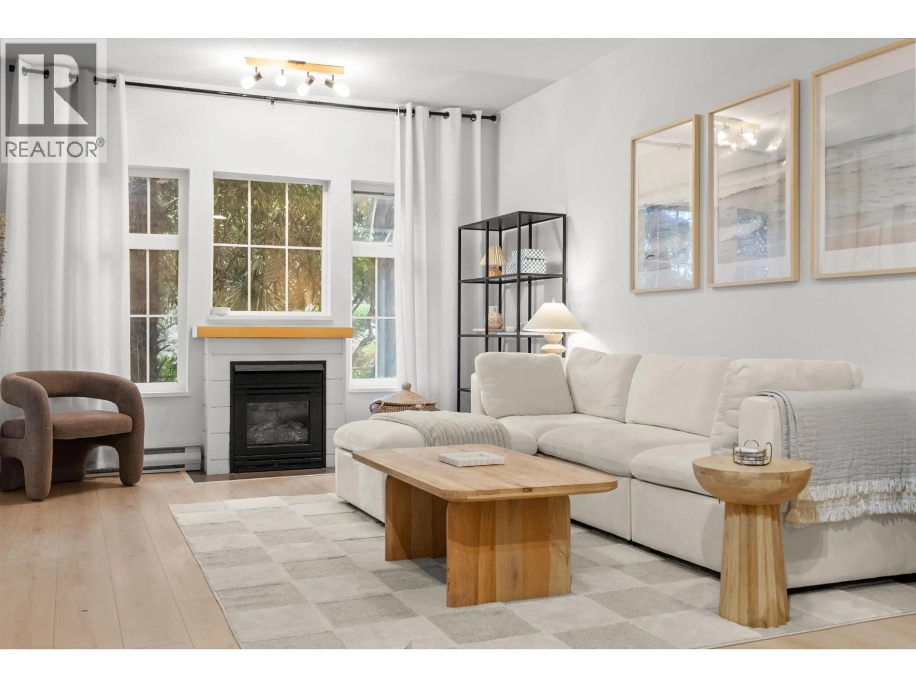 Living room with furniture, wood/laminate floor for 109 - 1369 56 STREET, Tsawwassen British Columbia V4L2A6