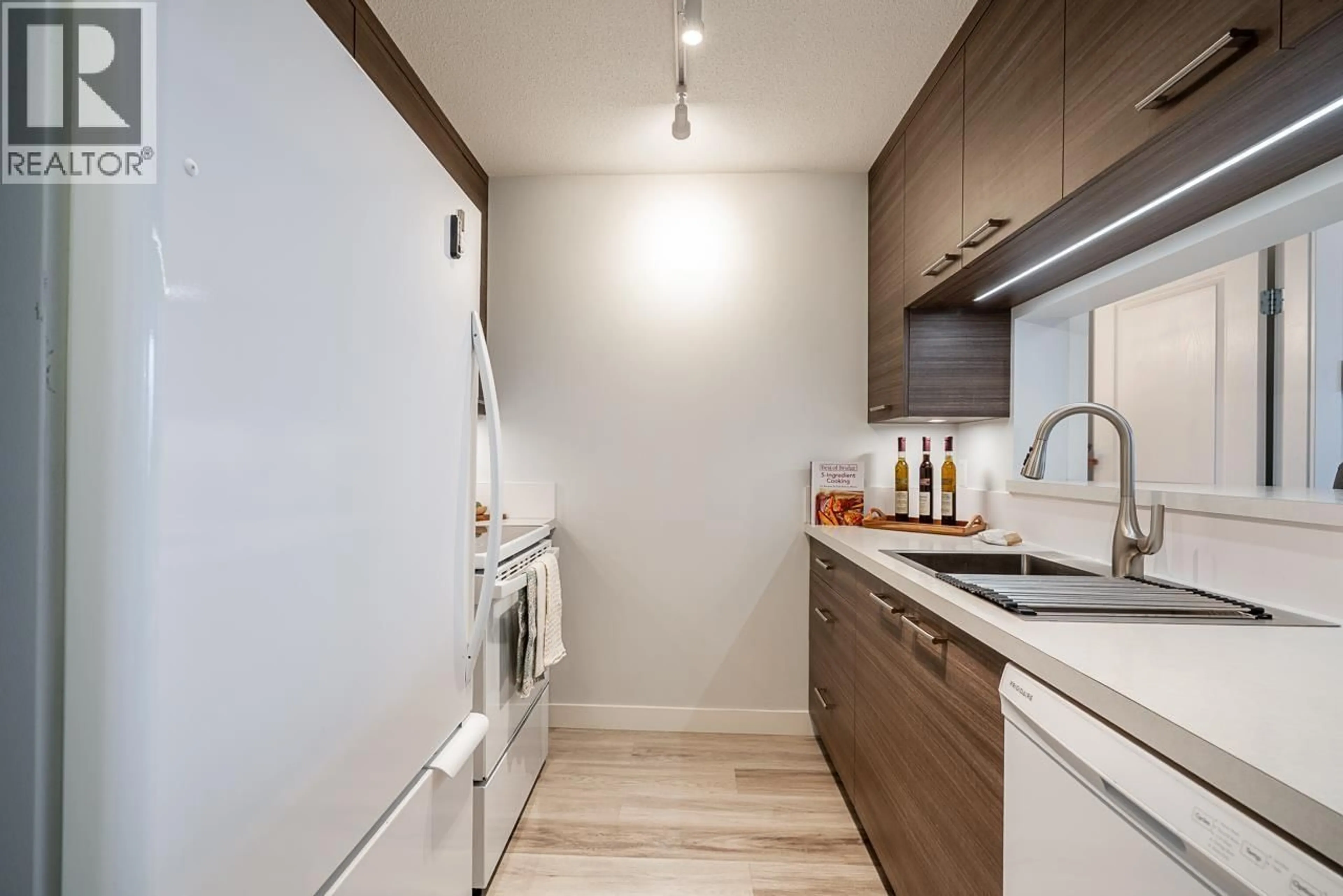 Standard kitchen, wood/laminate floor for 1710 - 5288 MELBOURNE STREET, Vancouver British Columbia V5R6E6