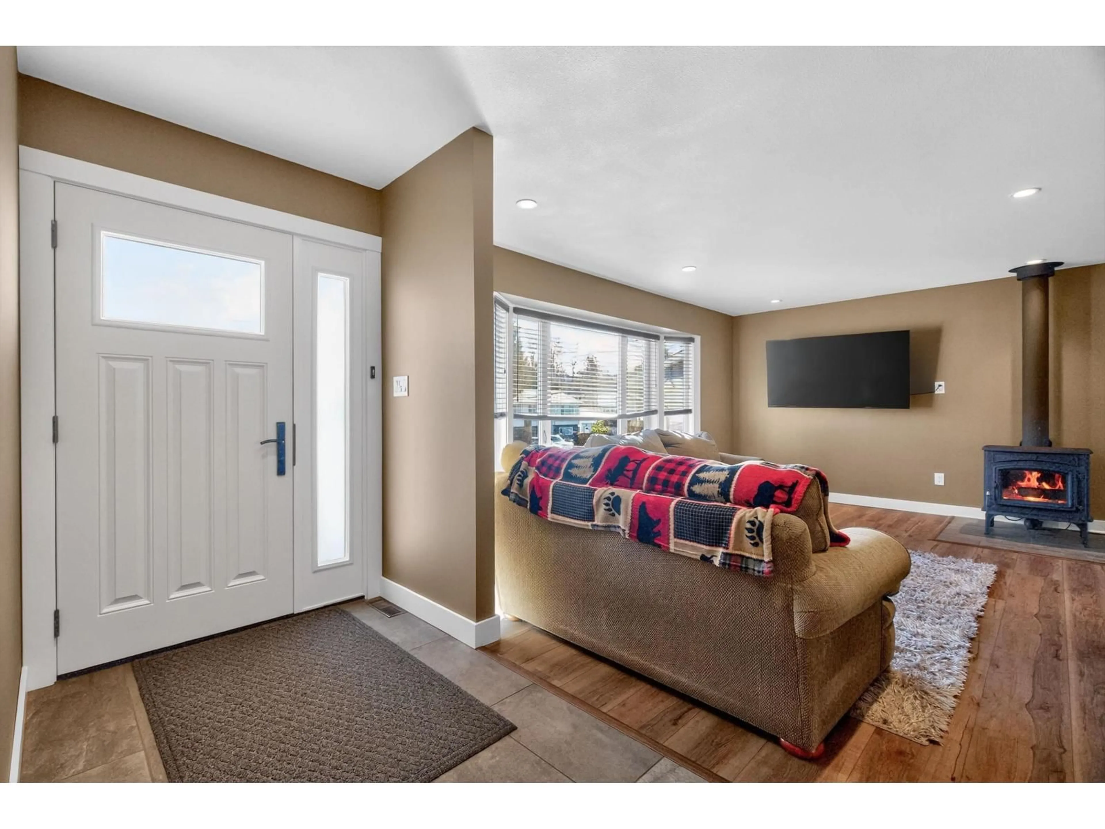 Indoor entryway for 7881 BURDOCK STREET, Mission British Columbia V2V4Y5