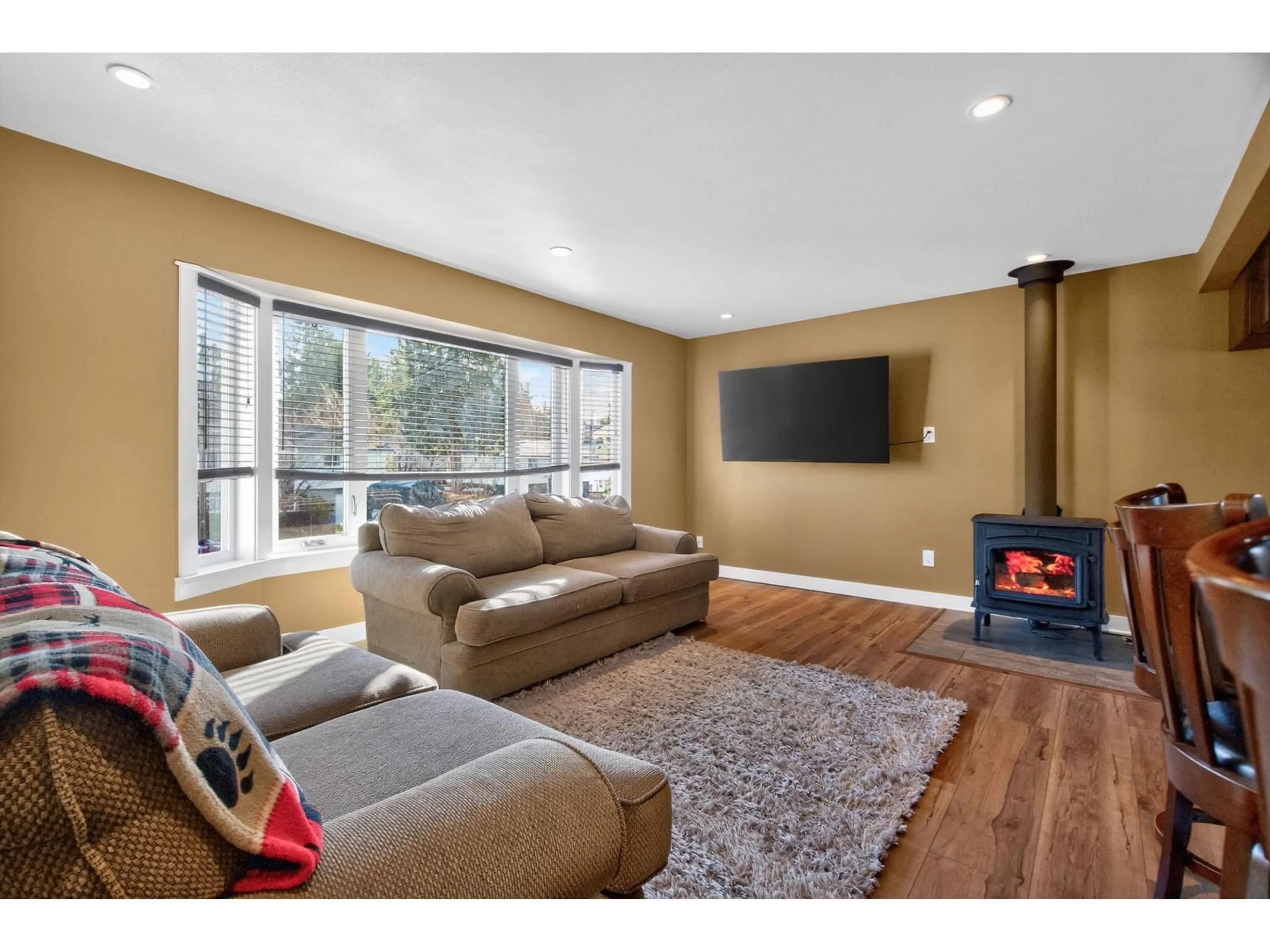 Living room with furniture, unknown for 7881 BURDOCK STREET, Mission British Columbia V2V4Y5