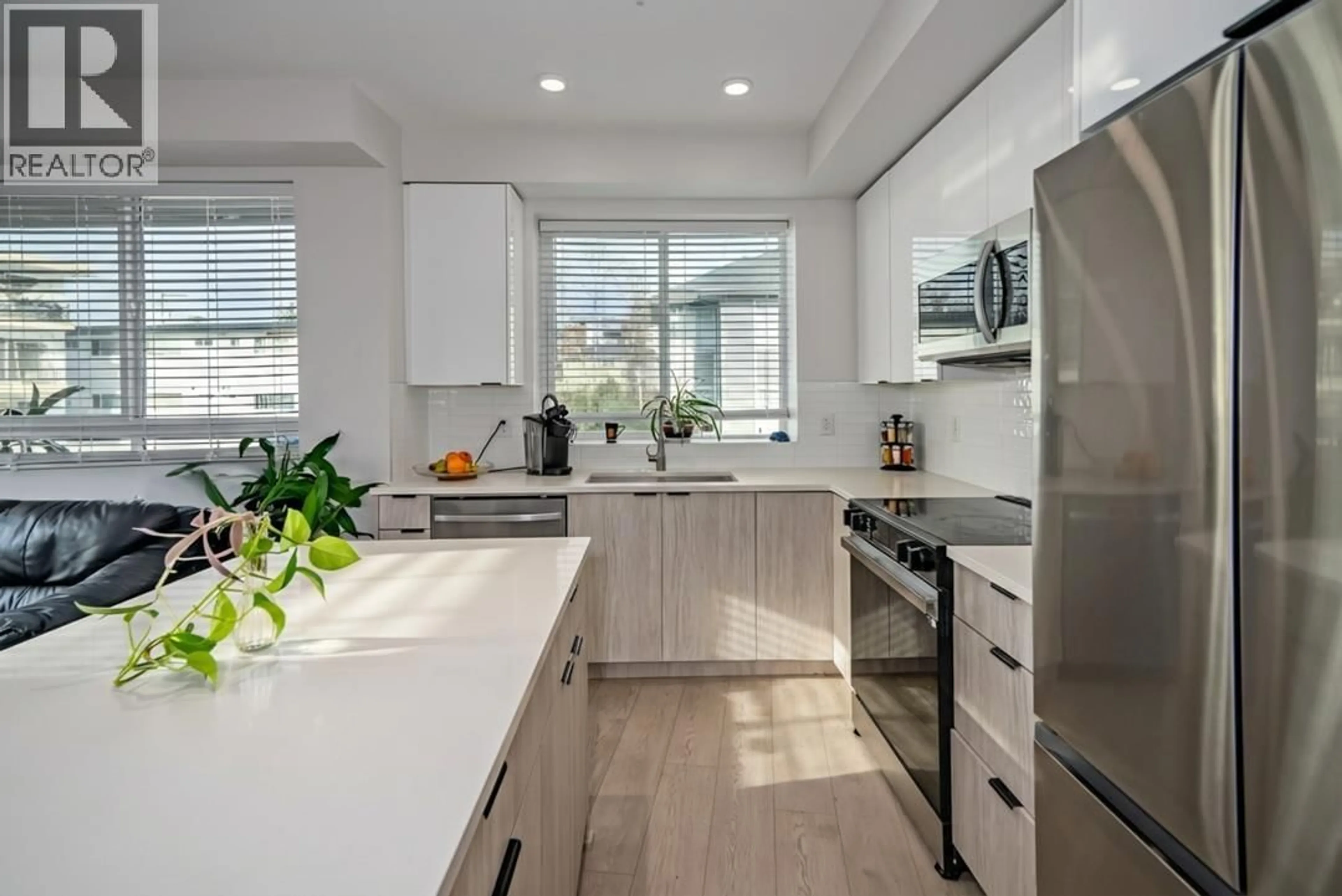 Contemporary kitchen, unknown for 413 - 11655 FRASER STREET, Maple Ridge British Columbia V2X6W9