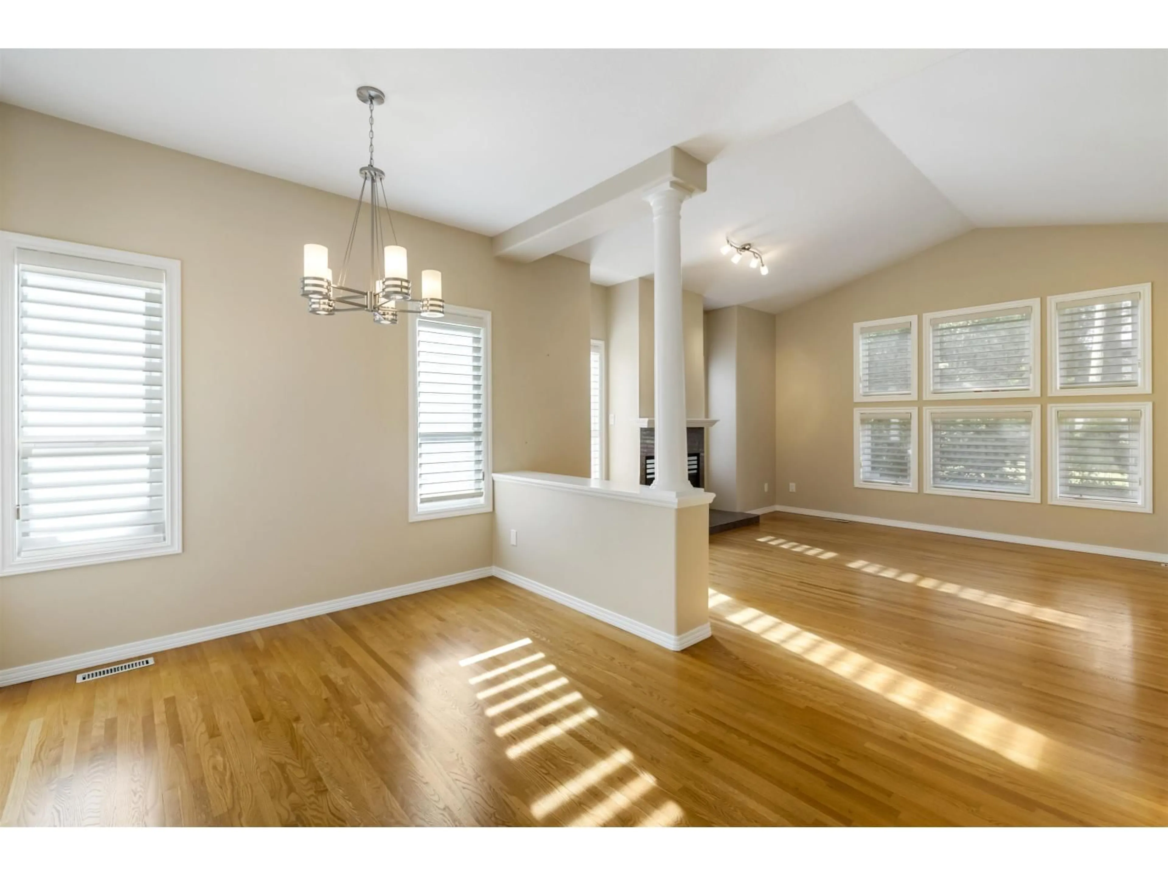 Unknown for 1 - 13911 16 AVENUE, Surrey British Columbia V4A1P8