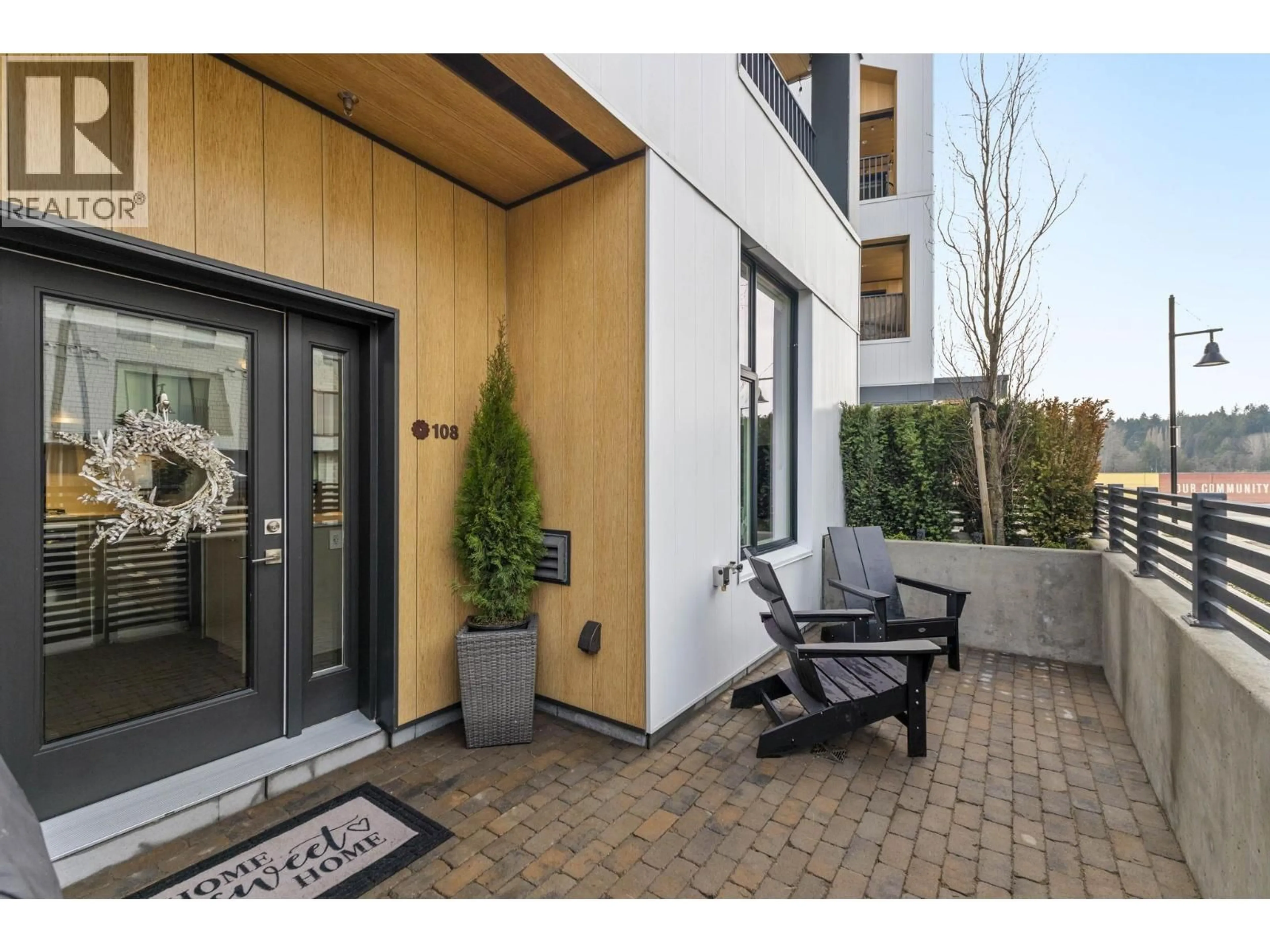 Indoor entryway for 108 - 251 BOUNDARY BAY ROAD, Delta British Columbia V4L0B6