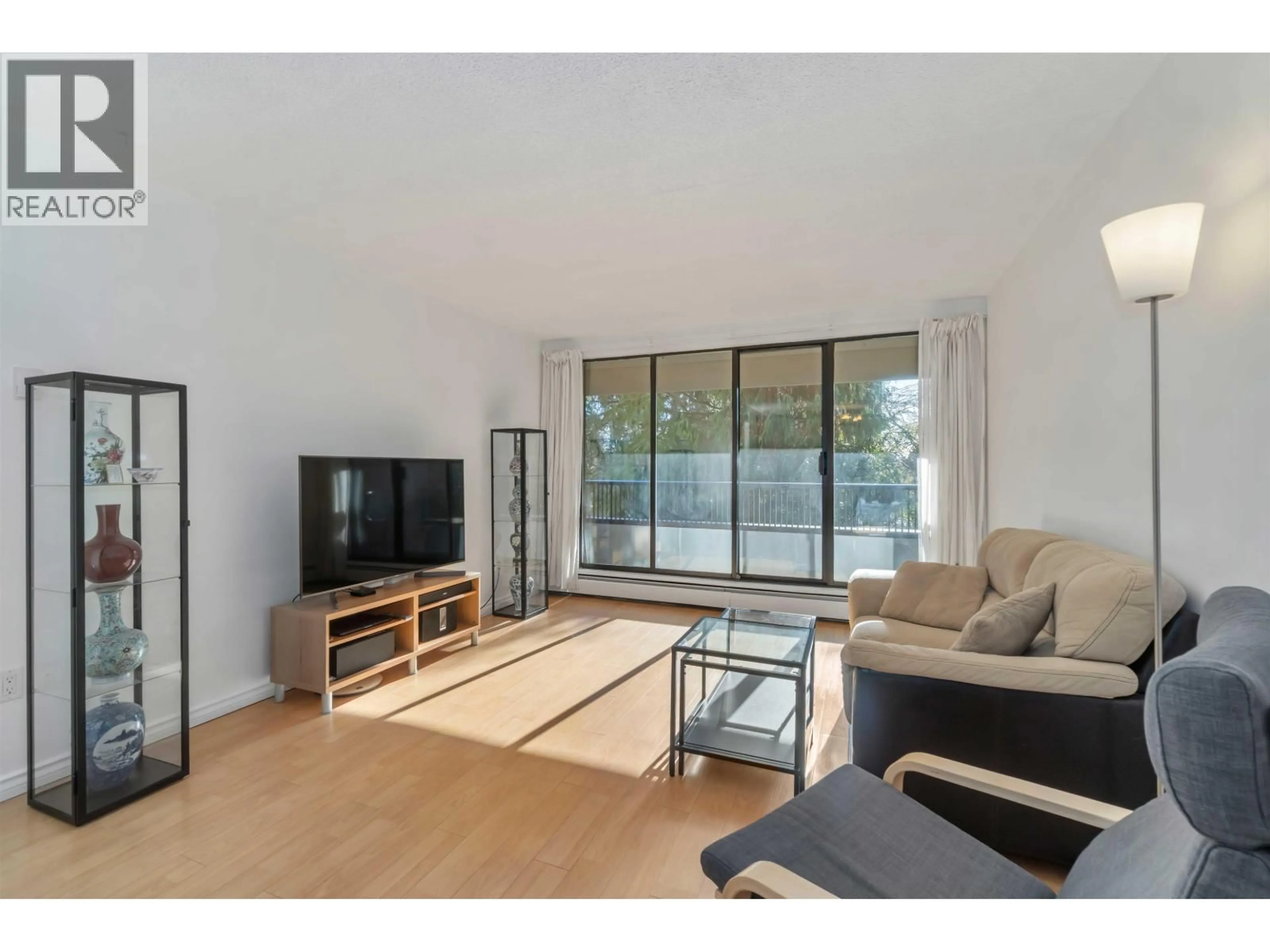 Living room with furniture, unknown for 205 - 6595 WILLINGDON AVENUE, Burnaby British Columbia V5H4E5