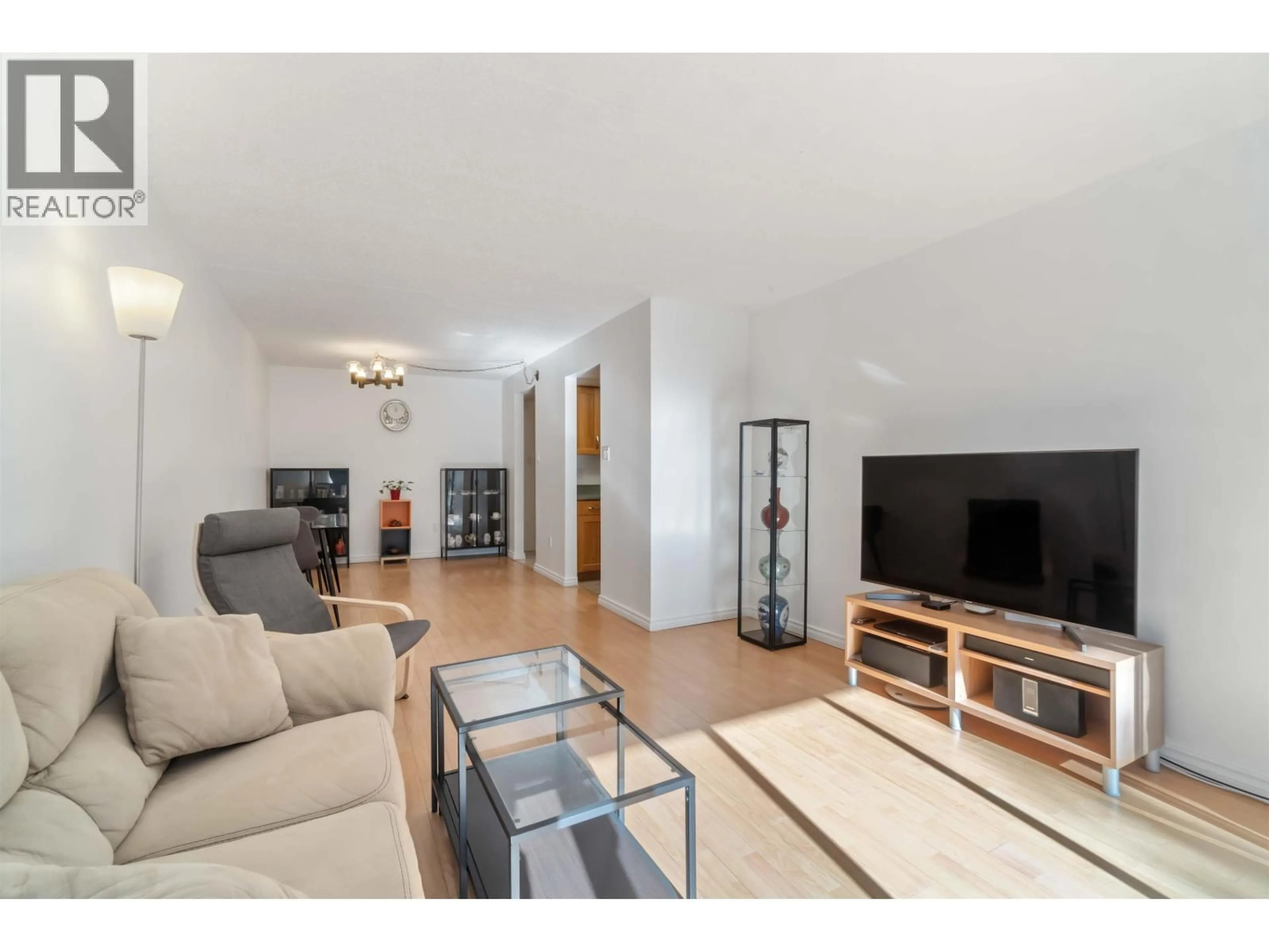 Living room with furniture, unknown for 205 - 6595 WILLINGDON AVENUE, Burnaby British Columbia V5H4E5