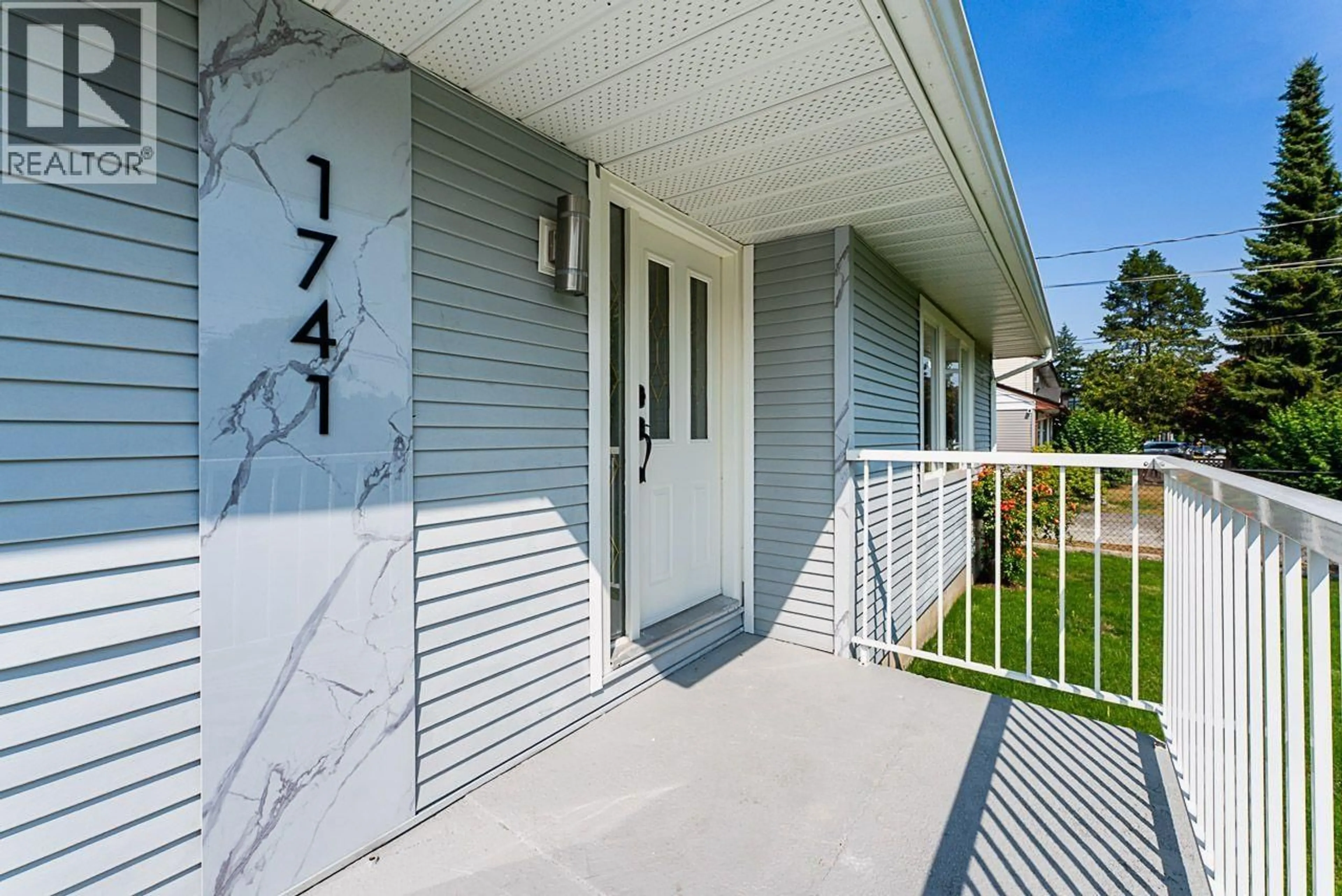 Home with vinyl exterior material, street for 1741 SALISBURY AVENUE, Port Coquitlam British Columbia V3B1X6