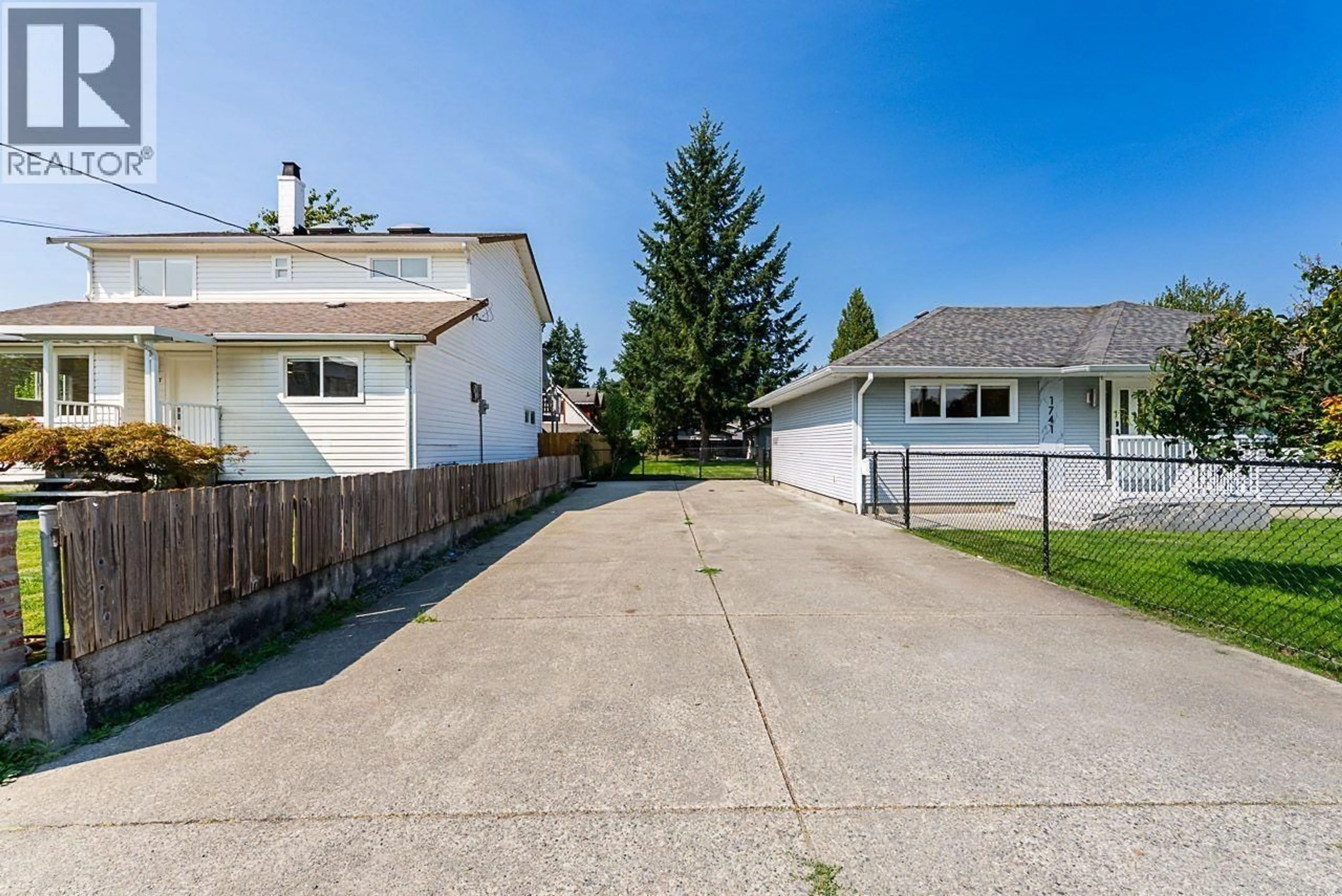 A pic from outside/outdoor area/front of a property/back of a property/a pic from drone, street for 1741 SALISBURY AVENUE, Port Coquitlam British Columbia V3B1X6