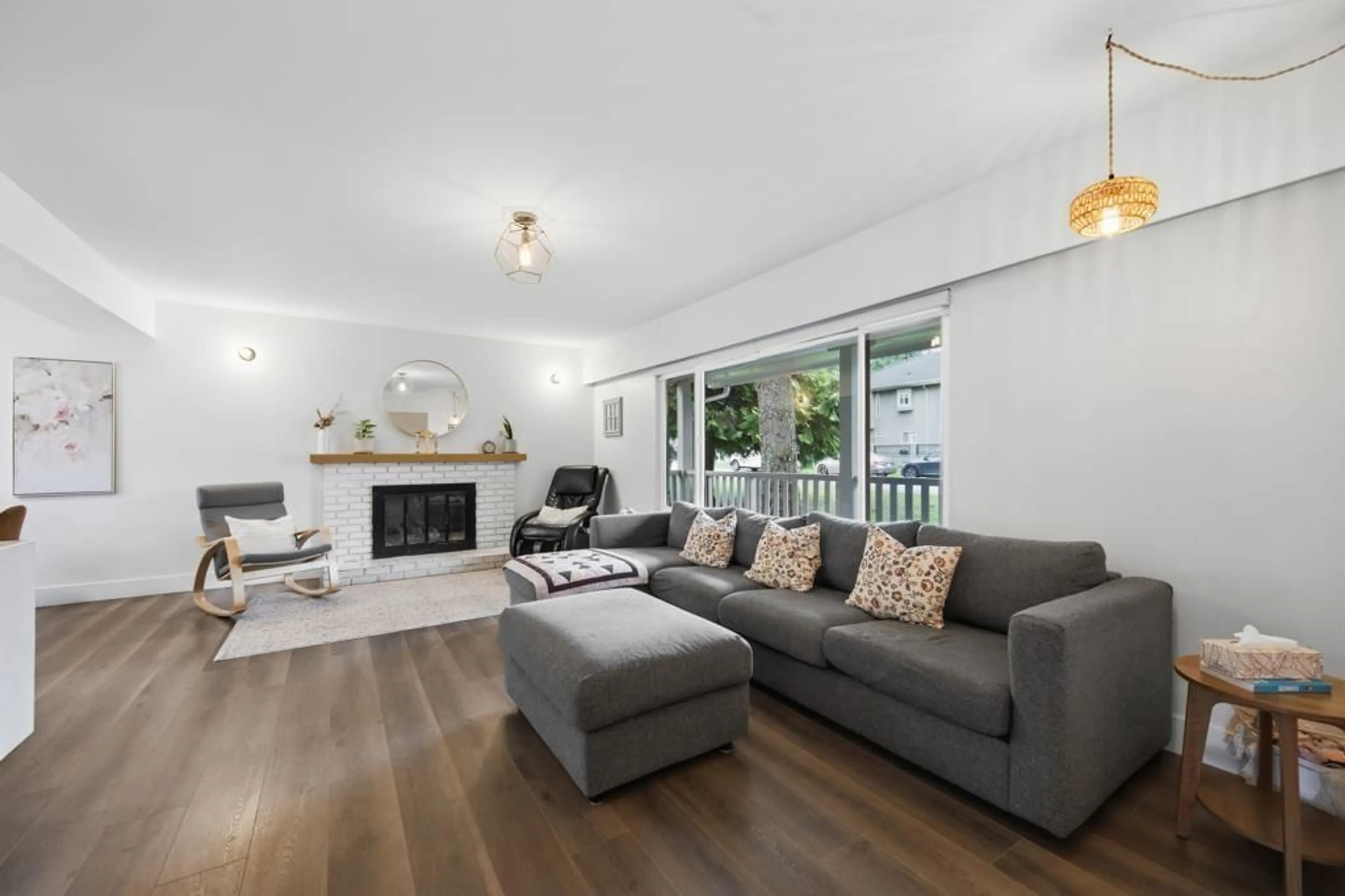 Living room with furniture, wood/laminate floor for 7055 140A STREET, Surrey British Columbia V3W5L4
