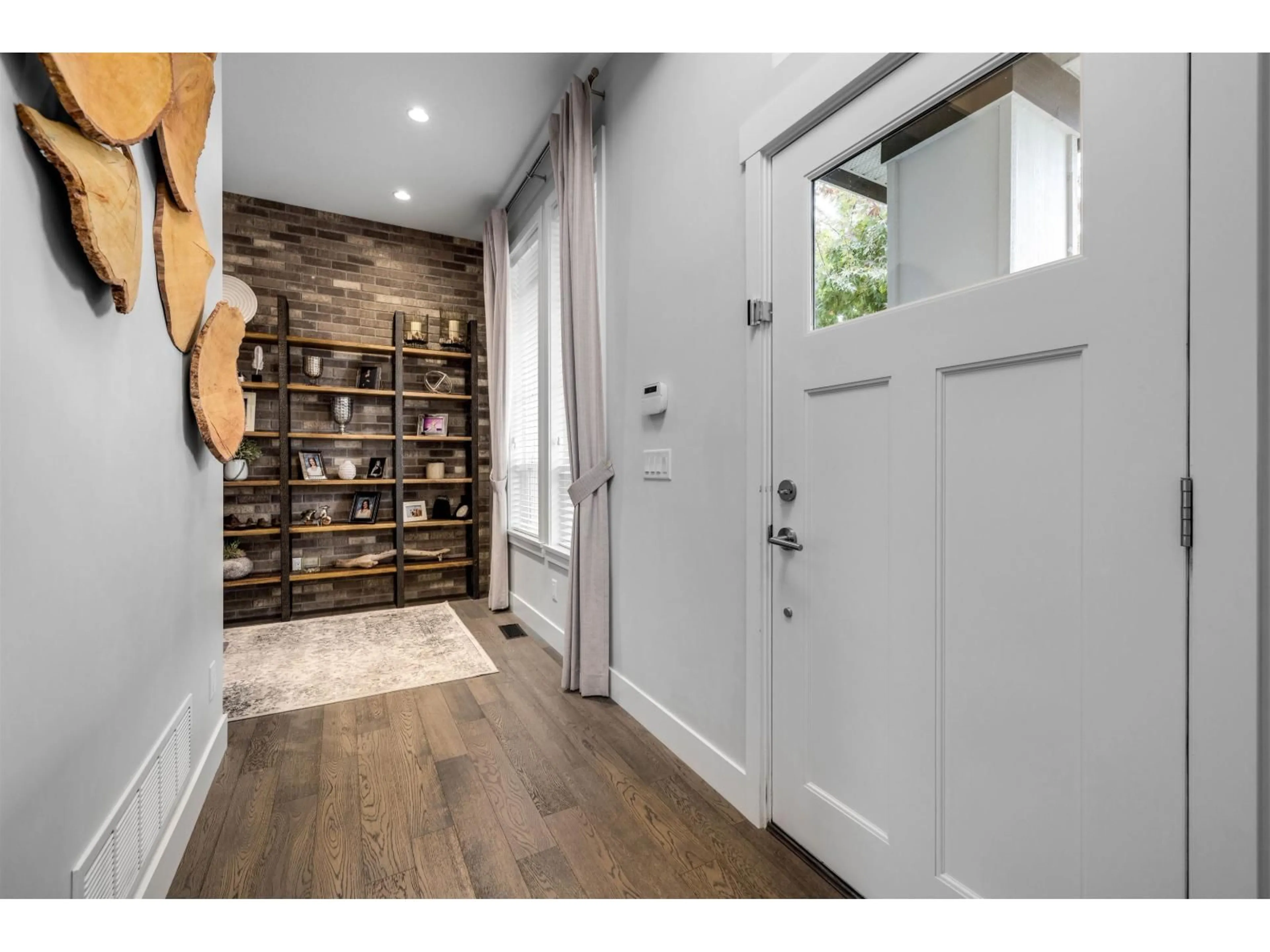 Indoor entryway for 2115 166 STREET, Surrey British Columbia V3Z9X8