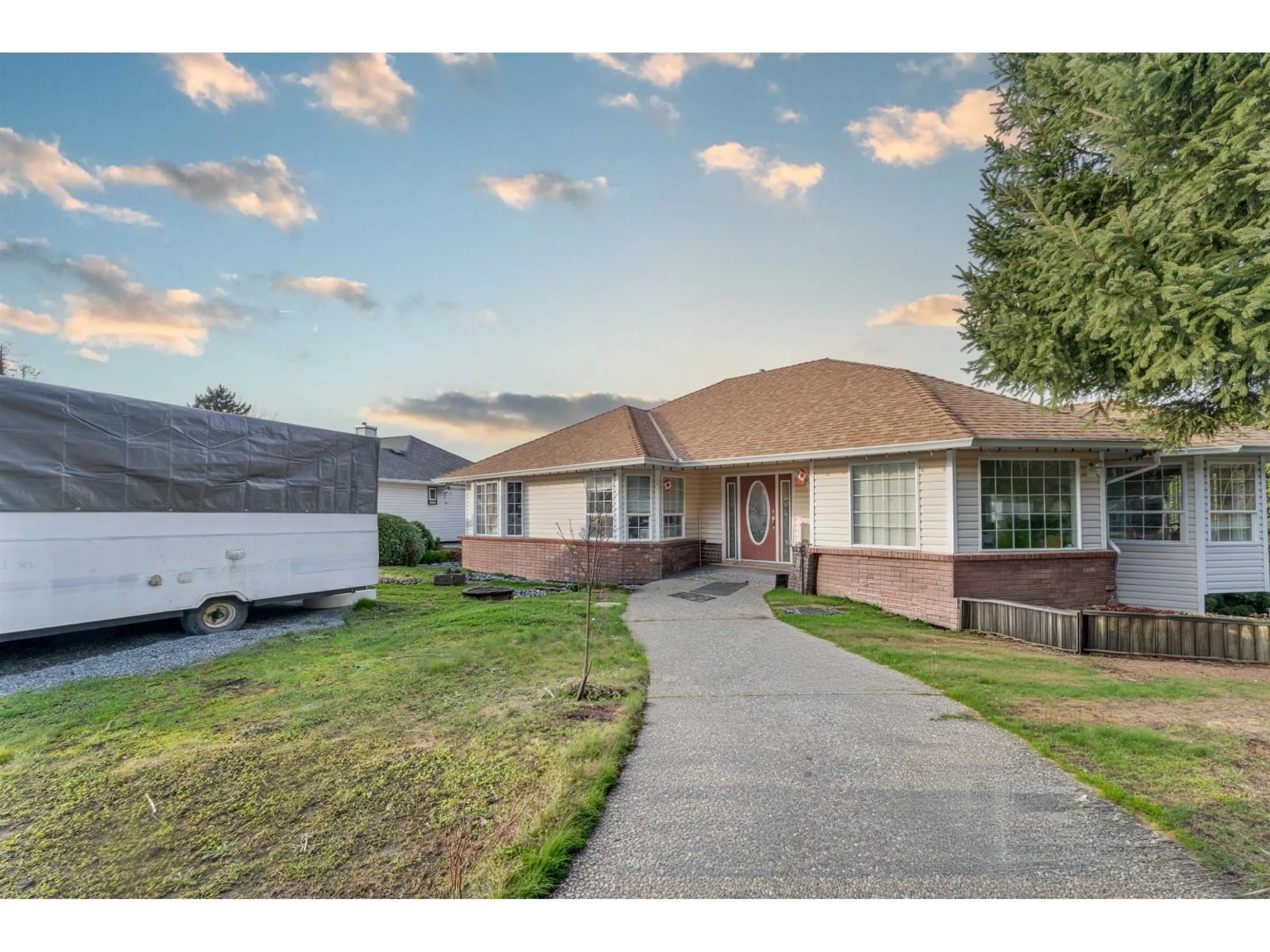 Home with vinyl exterior material, unknown for 3595 MCKINLEY DRIVE DRIVE, Abbotsford British Columbia V2S8M7