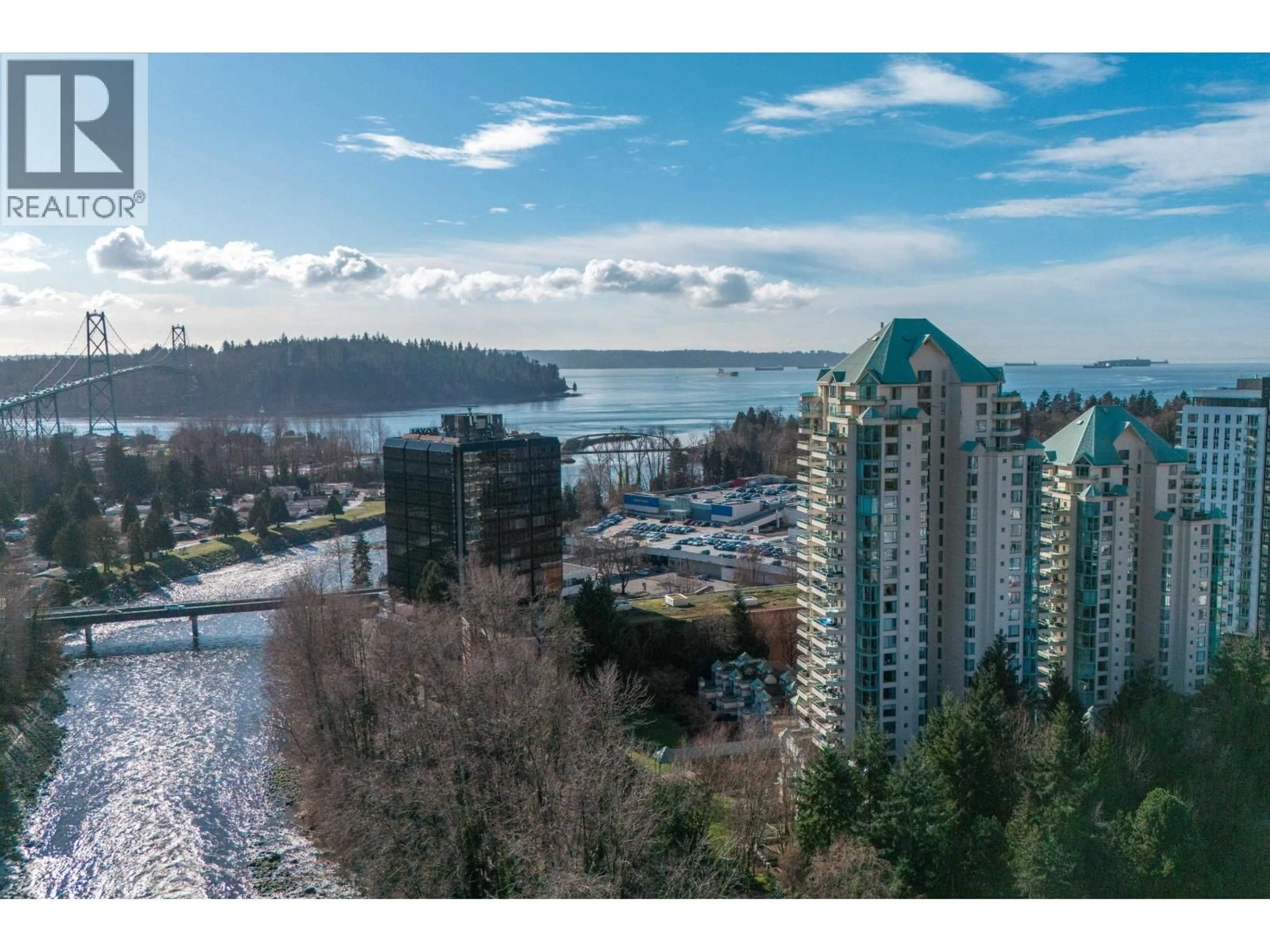 A pic from outside/outdoor area/front of a property/back of a property/a pic from drone, water/lake/river/ocean view for 15B - 338 TAYLOR WAY, West Vancouver British Columbia V7T2Y1