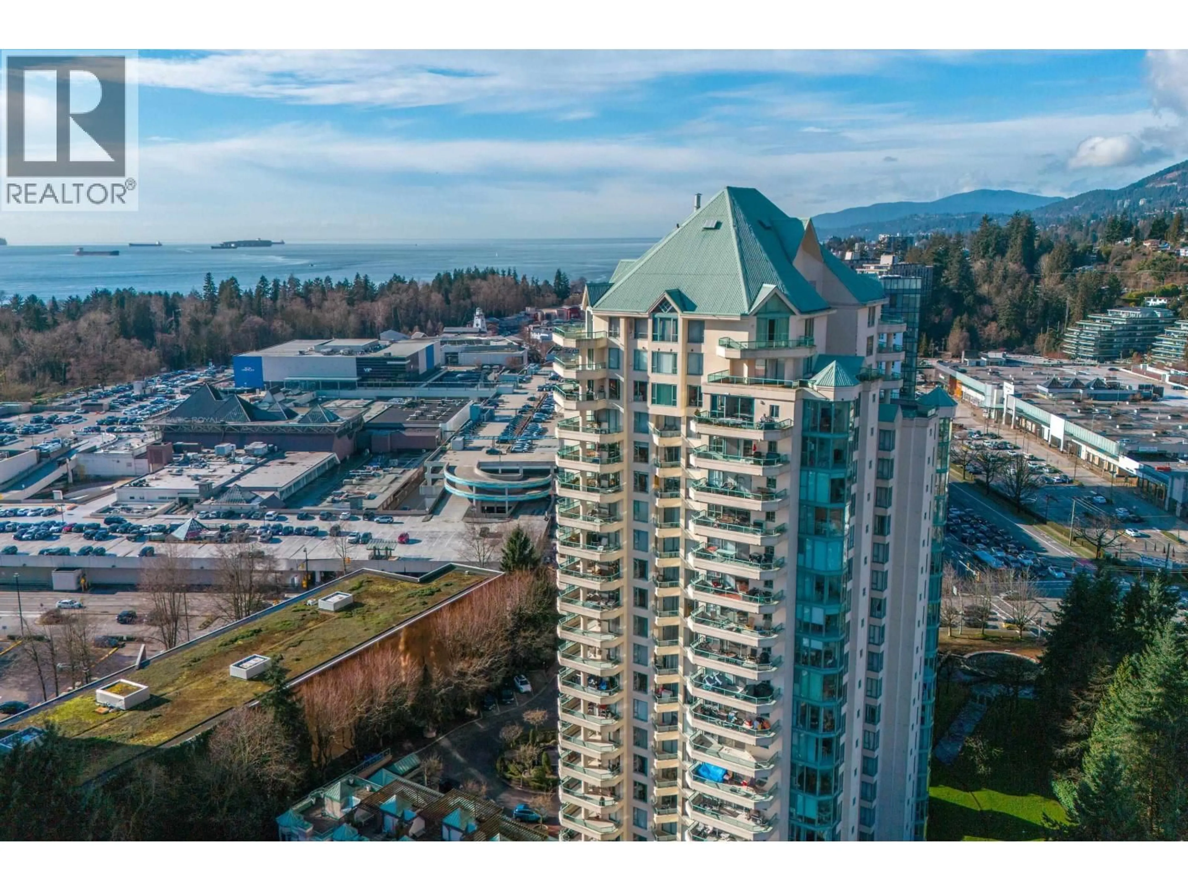 A pic from outside/outdoor area/front of a property/back of a property/a pic from drone, water/lake/river/ocean view for 15B - 338 TAYLOR WAY, West Vancouver British Columbia V7T2Y1