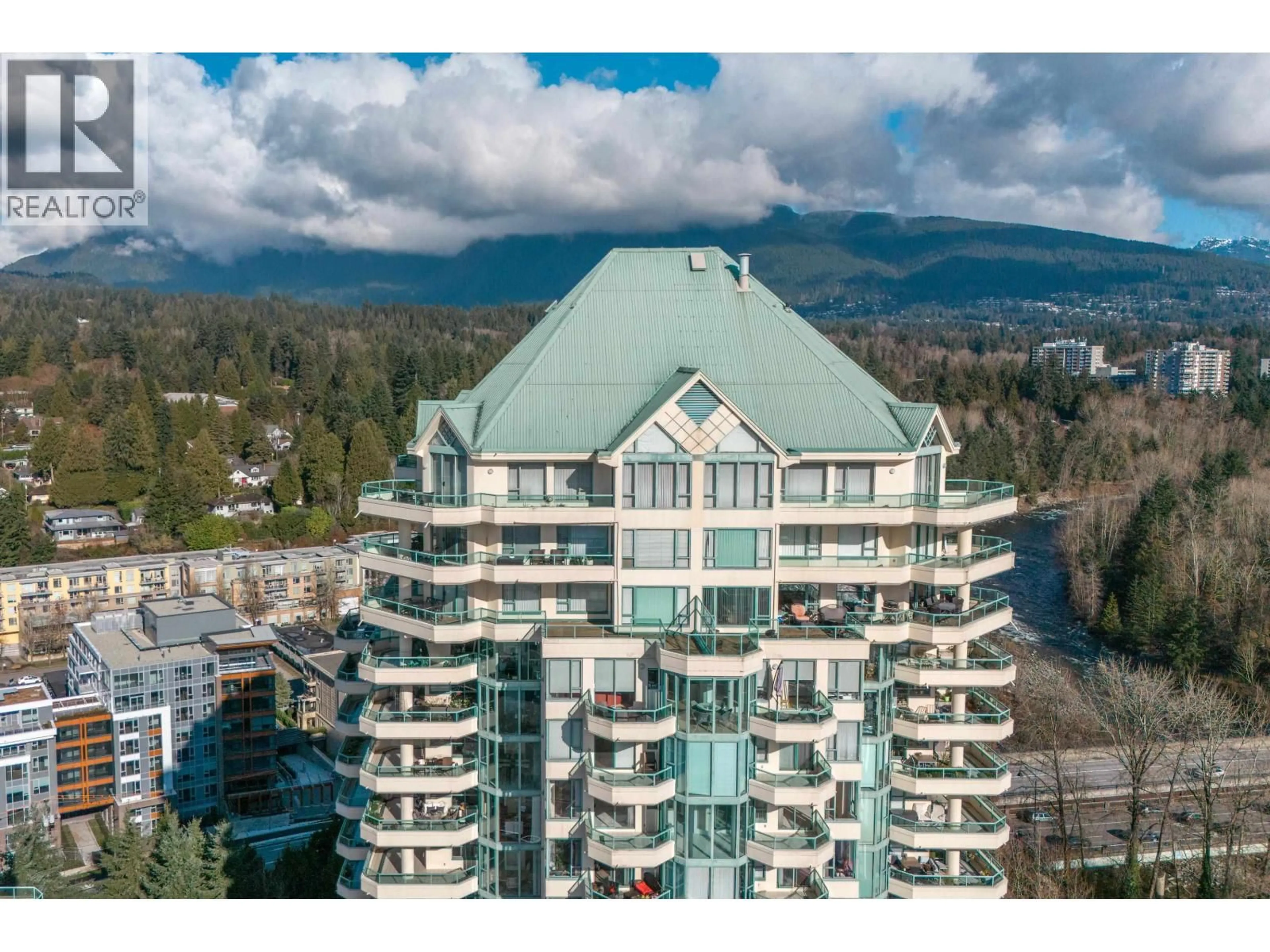 A pic from outside/outdoor area/front of a property/back of a property/a pic from drone, unknown for 15B - 338 TAYLOR WAY, West Vancouver British Columbia V7T2Y1