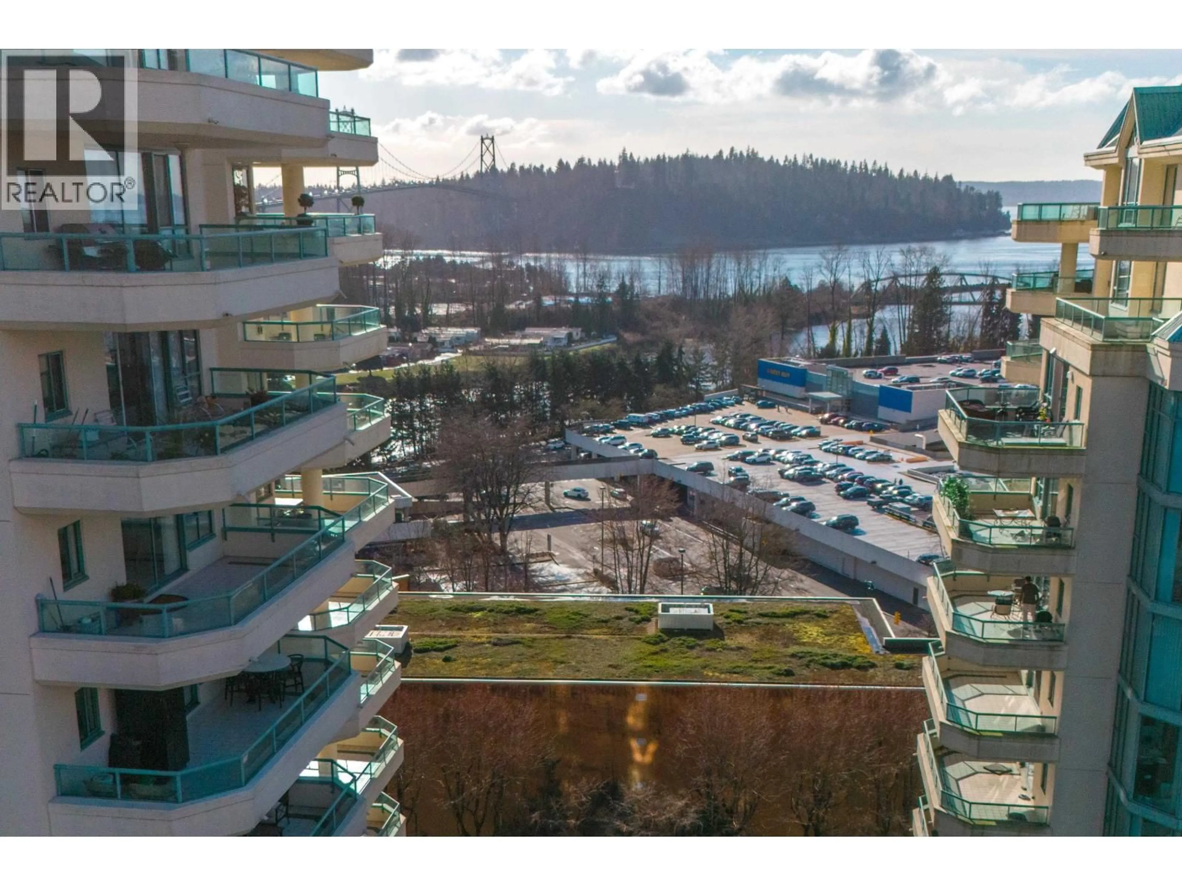 A pic from outside/outdoor area/front of a property/back of a property/a pic from drone, water/lake/river/ocean view for 15B - 338 TAYLOR WAY, West Vancouver British Columbia V7T2Y1